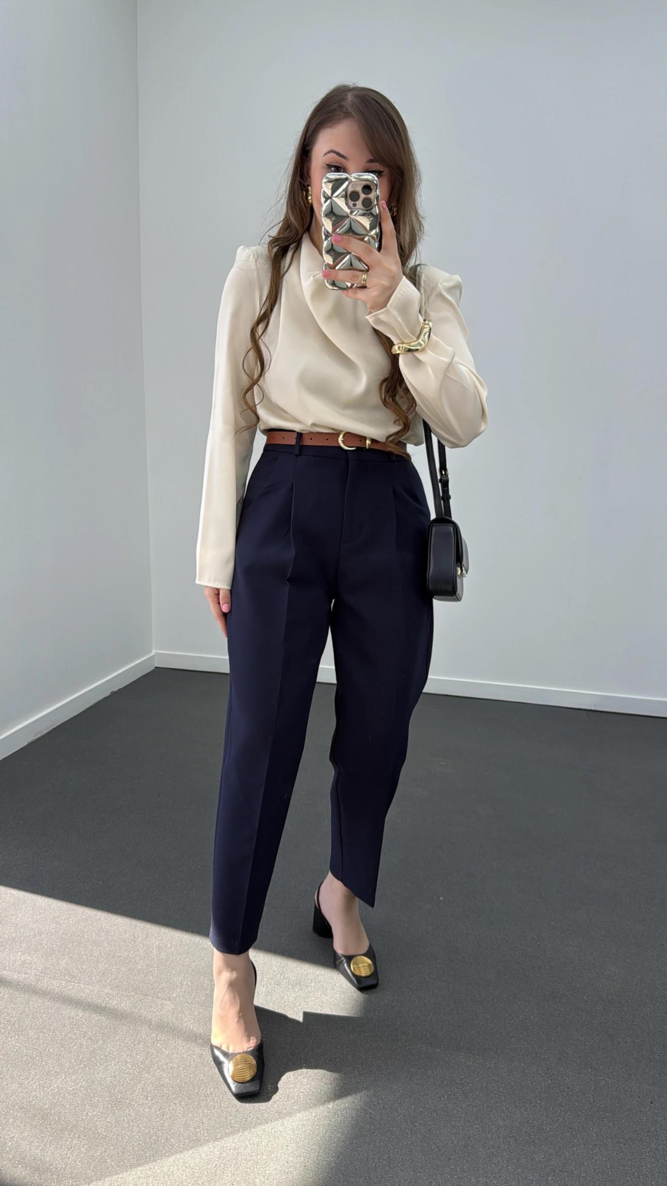 Irıne Lacivert Renk Pensli Havuç Kumaş Pantolon