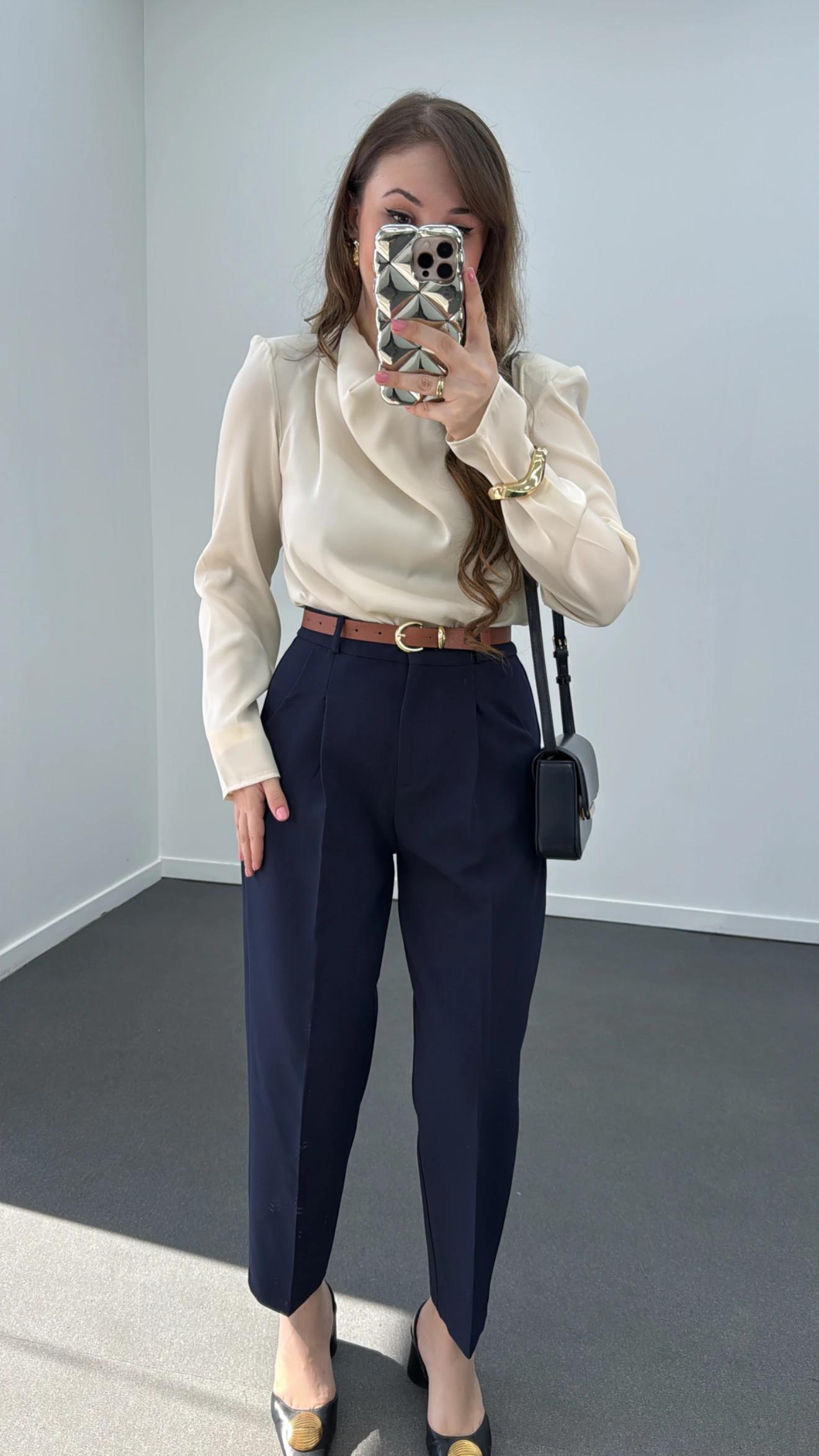 Irıne Lacivert Renk Pensli Havuç Kumaş Pantolon