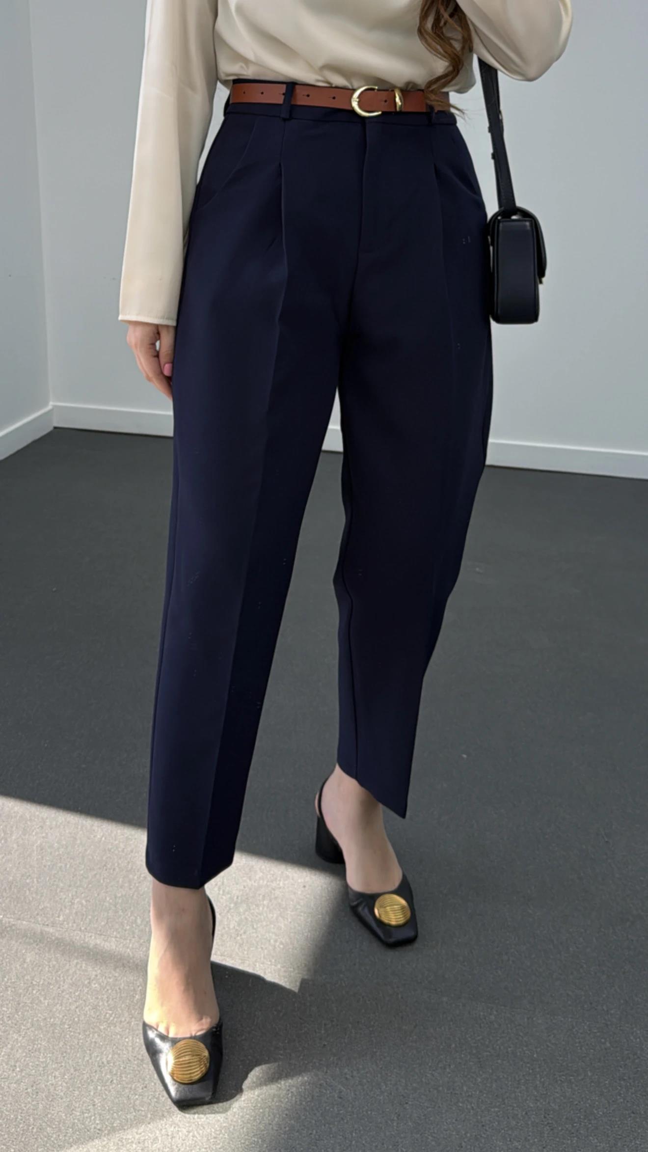 Irıne Lacivert Renk Pensli Havuç Kumaş Pantolon