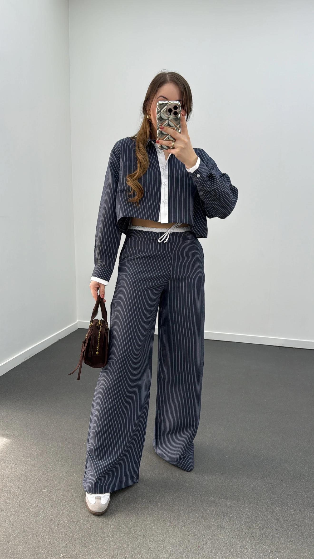 İzem Lacivert Çizgili Gömlek Ve Pantolon Takımı