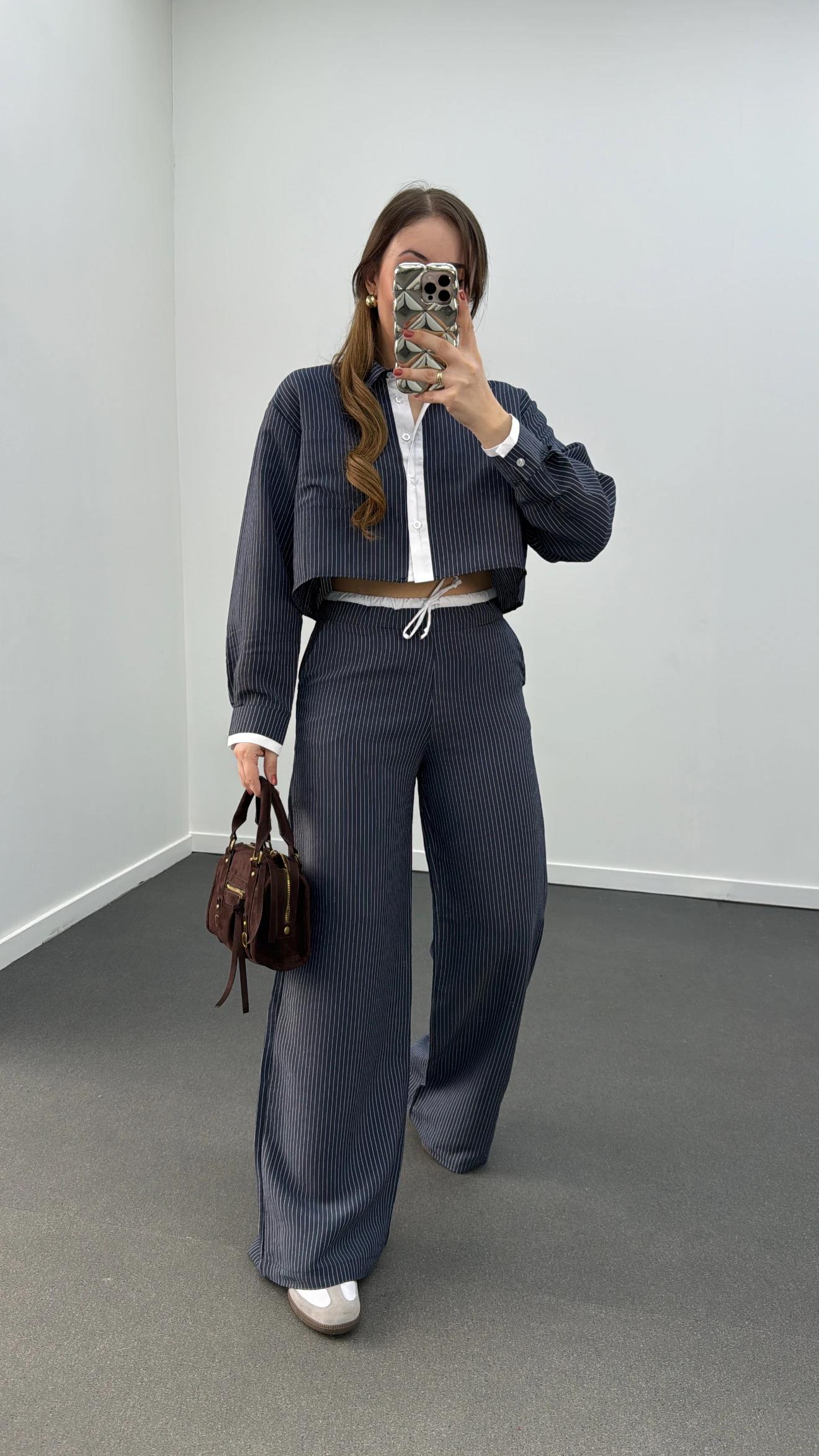 İzem Lacivert Çizgili Gömlek Ve Pantolon Takımı