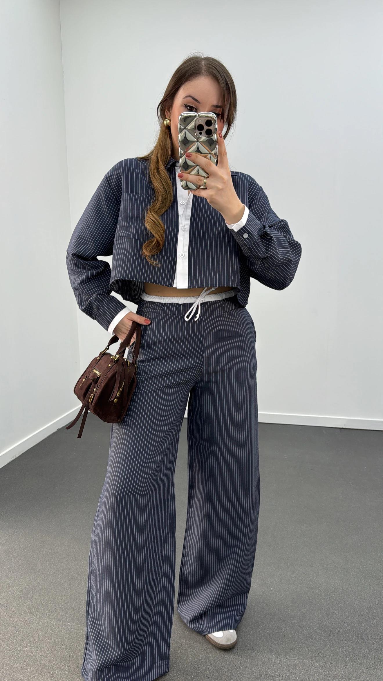 İzem Lacivert Çizgili Gömlek Ve Pantolon Takımı