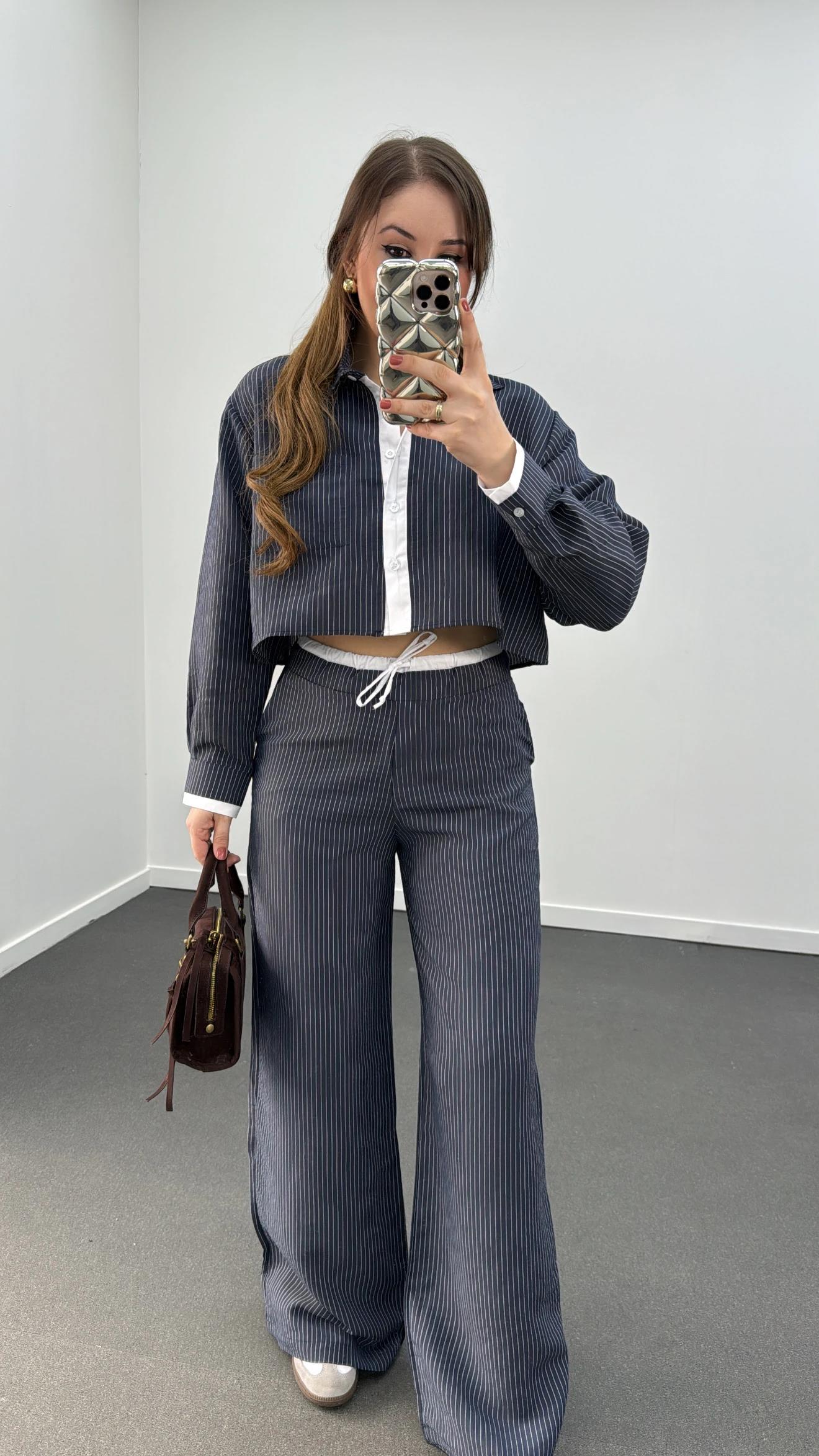 İzem Lacivert Çizgili Gömlek Ve Pantolon Takımı