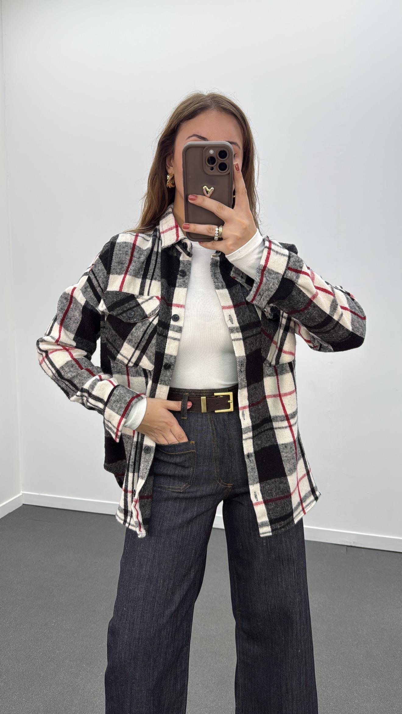 Jisoo Krem Siyah Çizgili Oduncu Gömlek