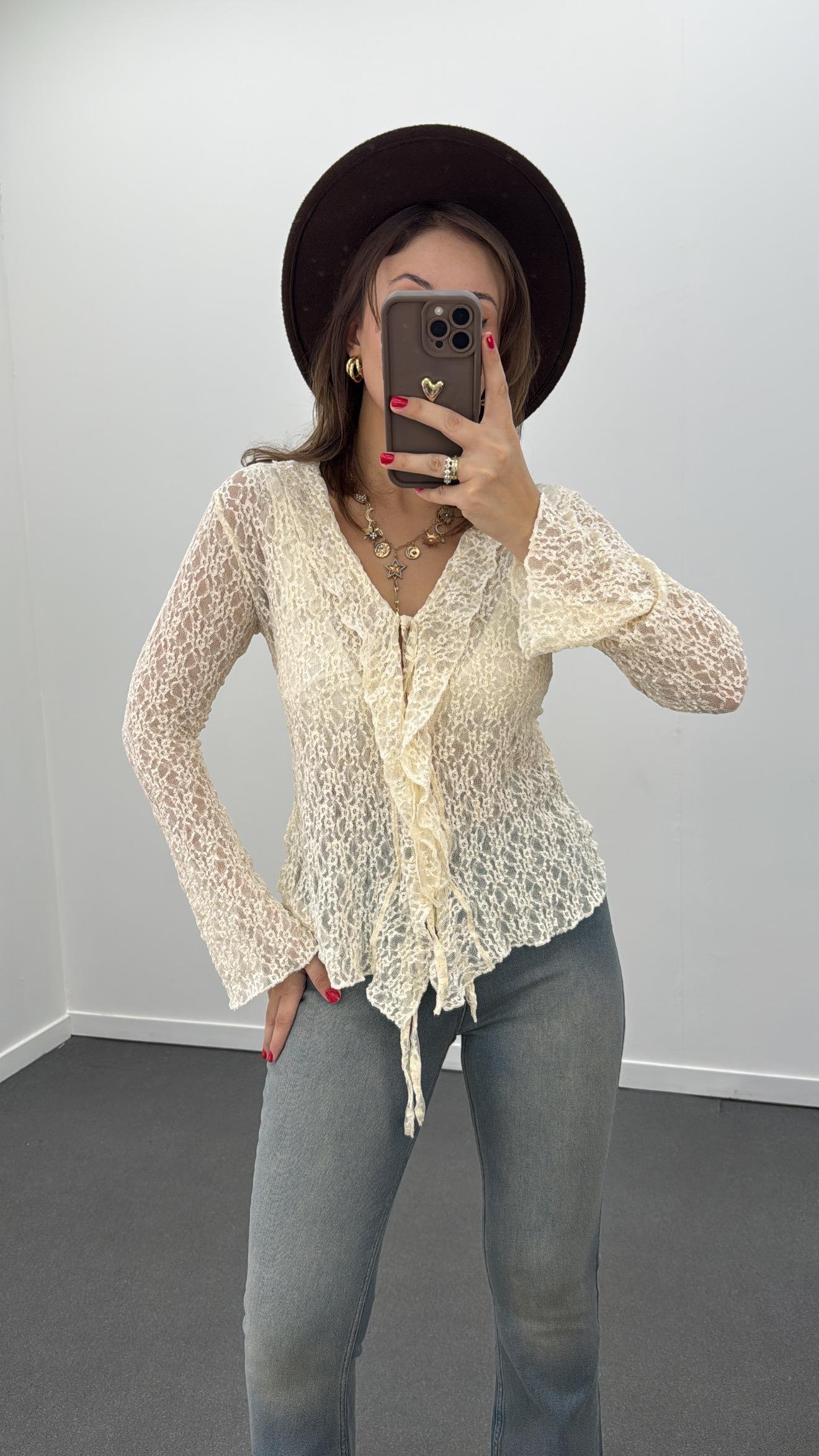 Kaıden Krem Yakası Volanlı Dantel Bluz