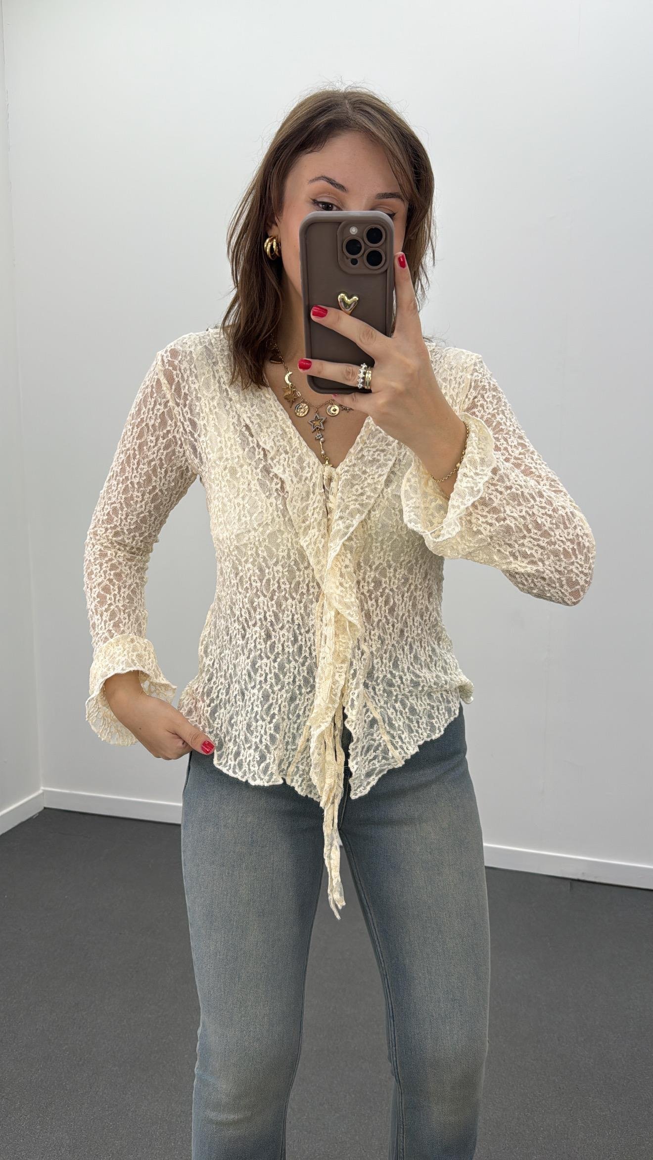 Kaıden Krem Yakası Volanlı Dantel Bluz