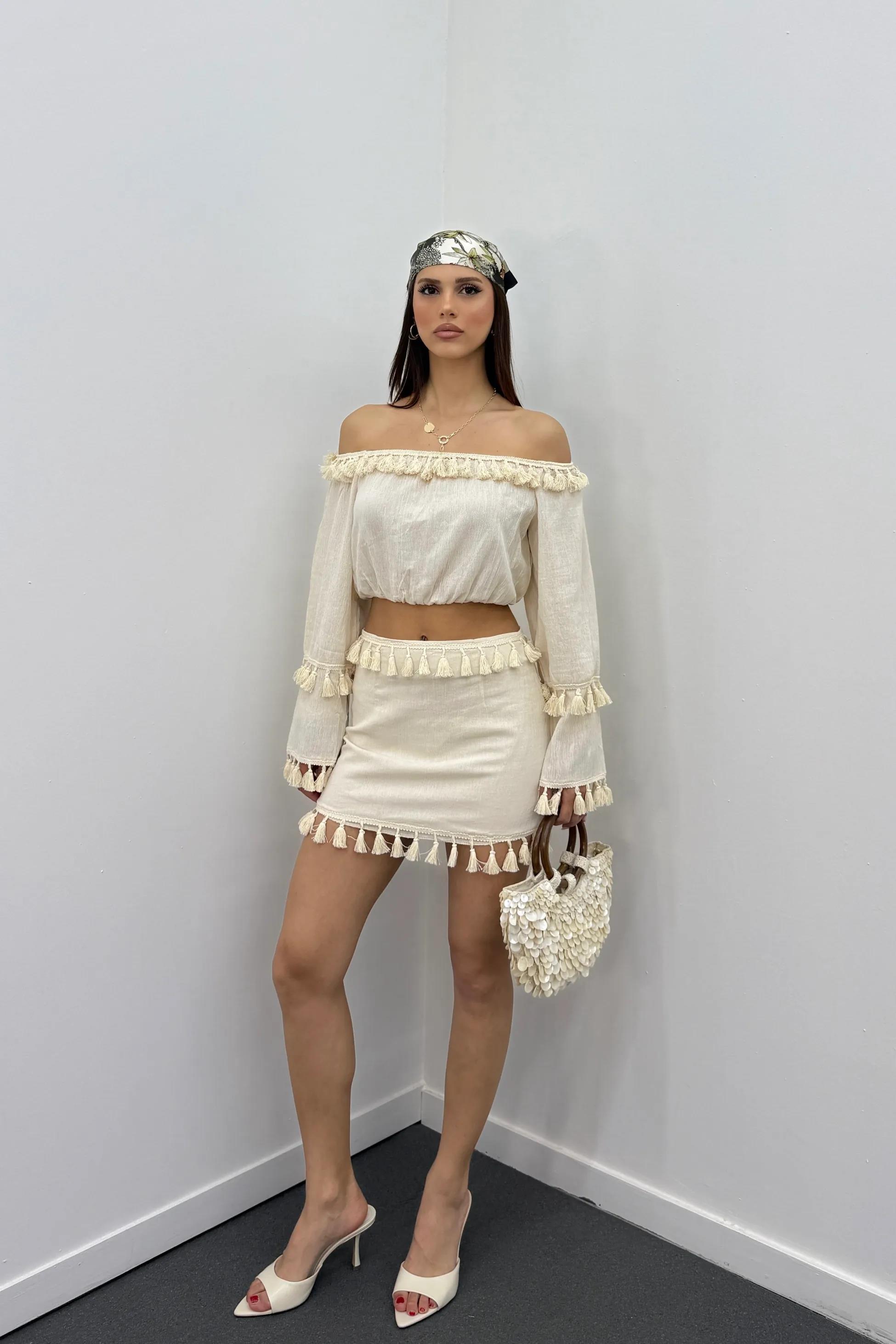 Ladin Krem Püsküllü Madonna Bluz Ve Mini Etek Takımı