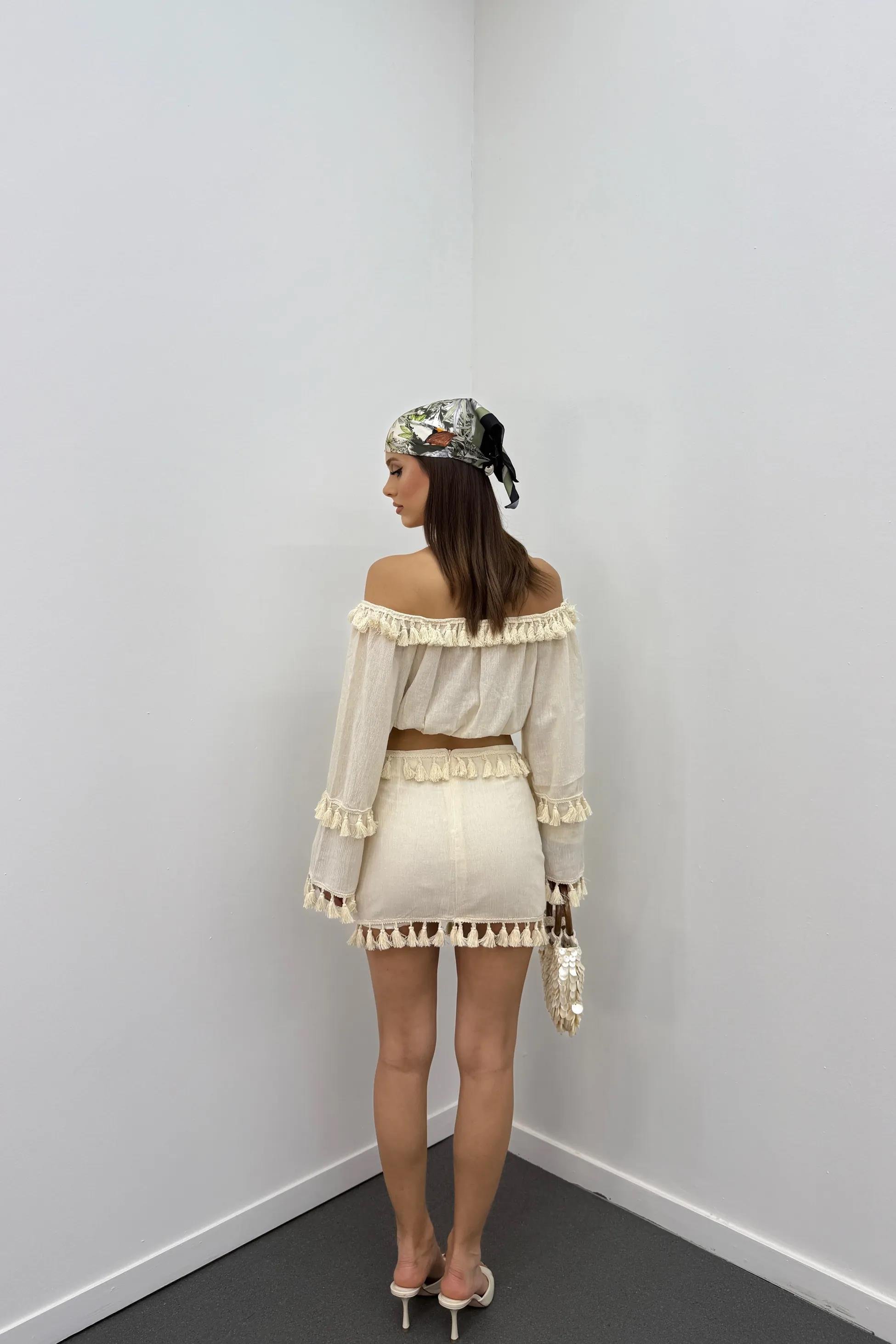 Ladin Krem Püsküllü Madonna Bluz Ve Mini Etek Takımı