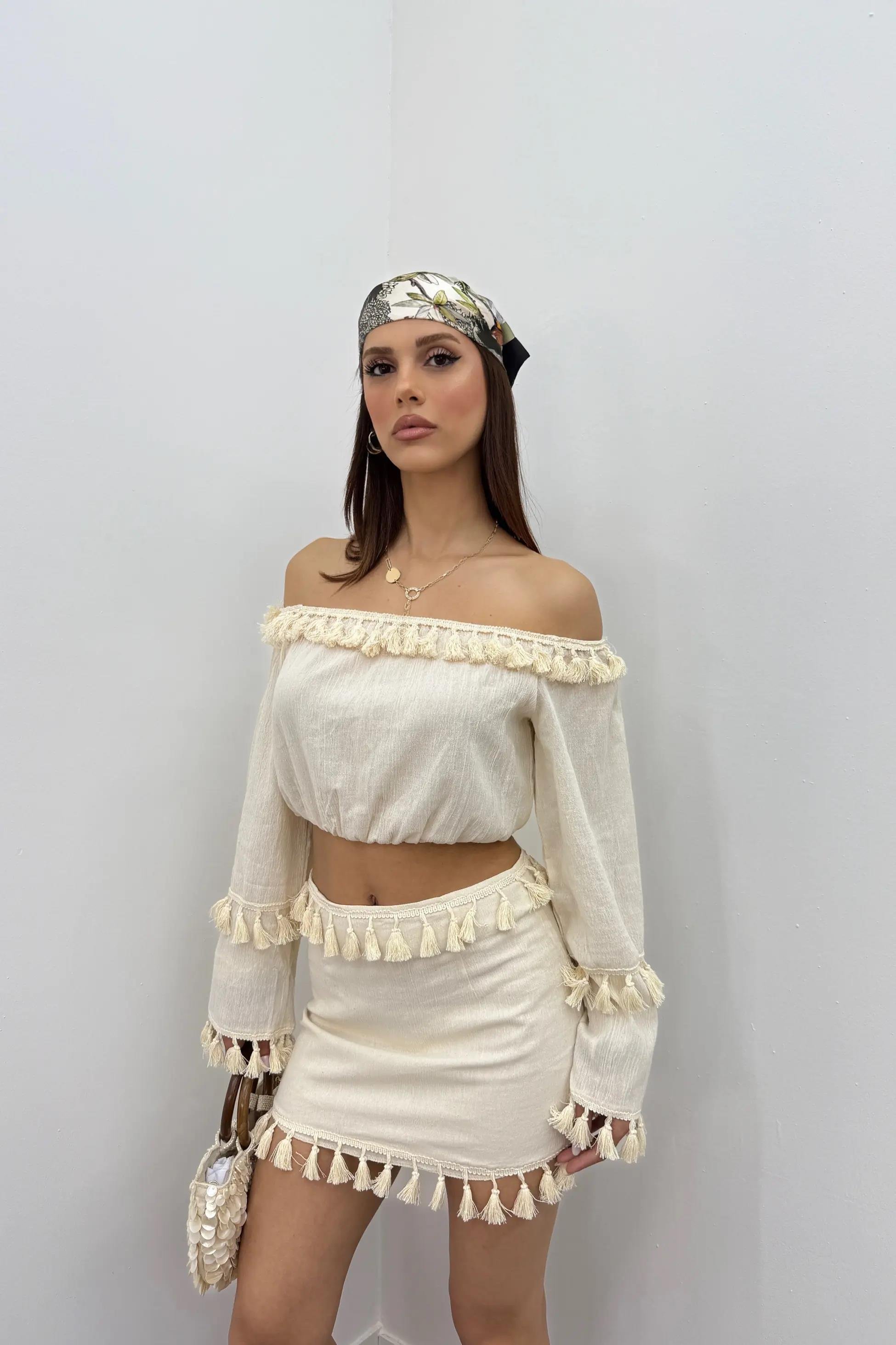 Ladin Krem Püsküllü Madonna Bluz Ve Mini Etek Takımı