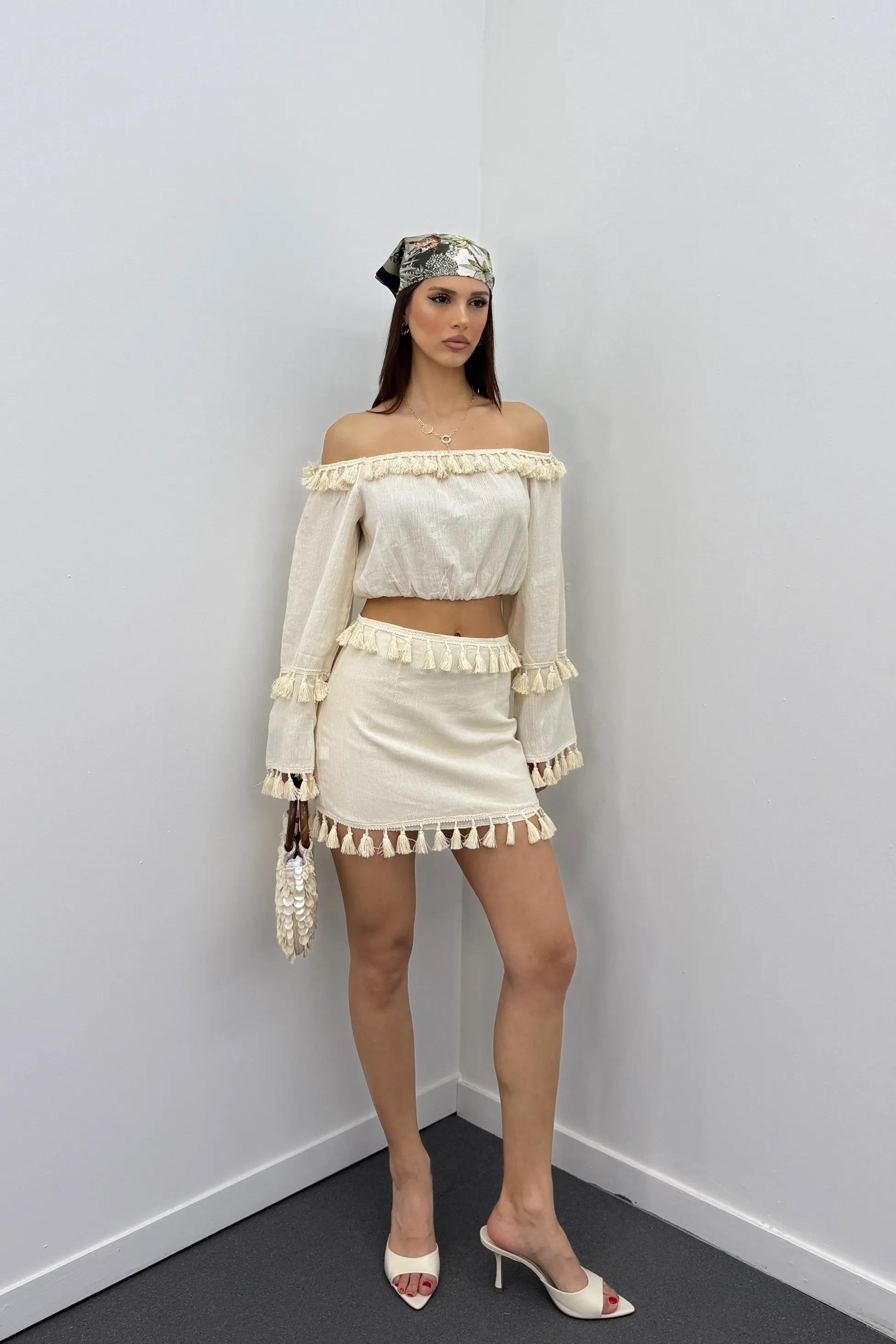 Ladin Krem Püsküllü Madonna Bluz Ve Mini Etek Takımı