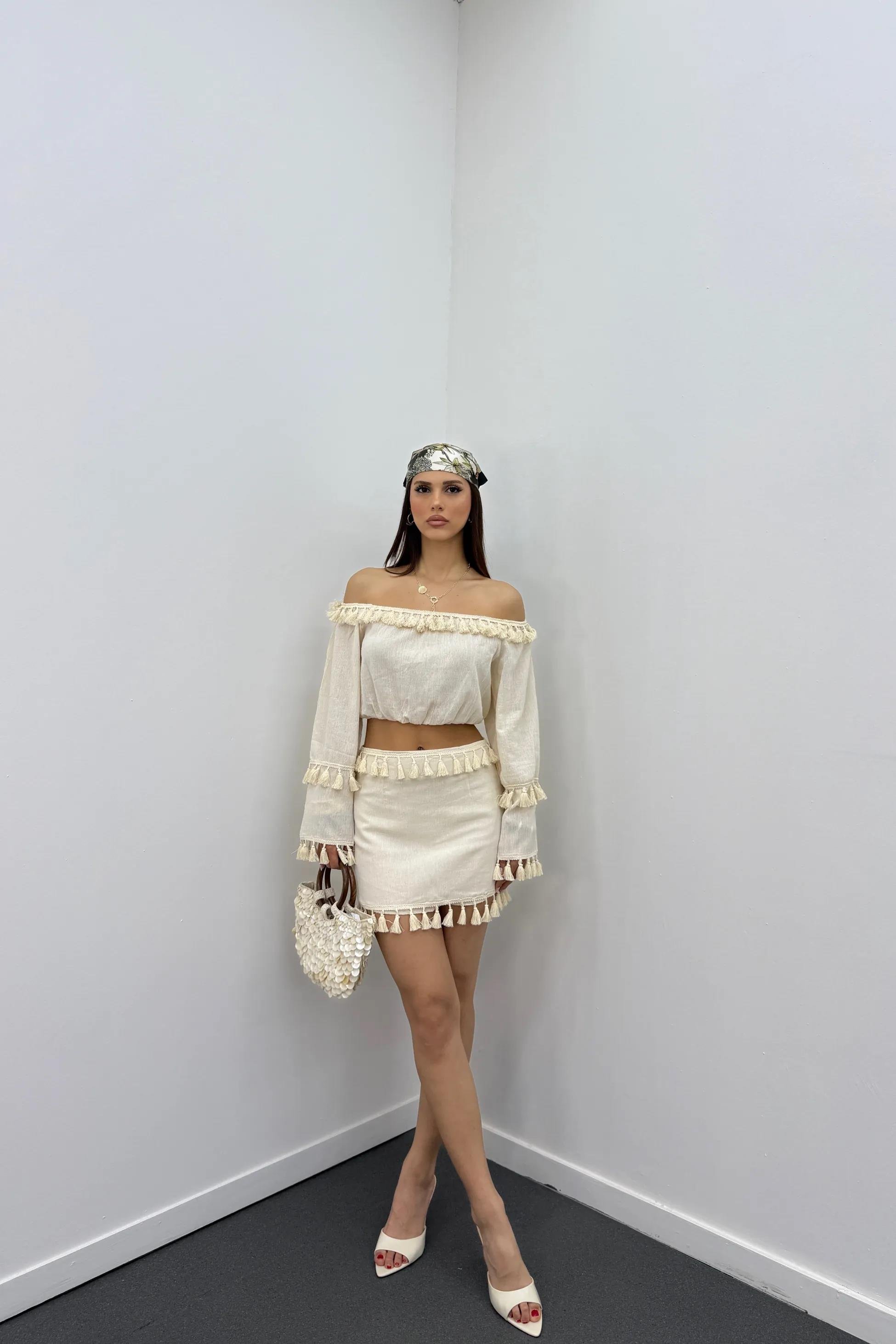 Ladin Krem Püsküllü Madonna Bluz Ve Mini Etek Takımı