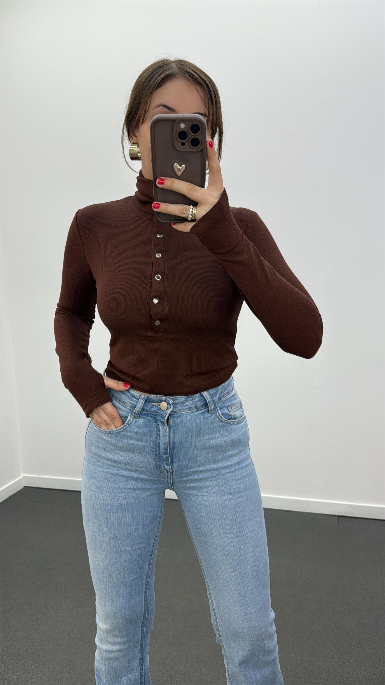 Lara Kahverengi Önü Çıtçıtlı Parmak Geçirmeli Body