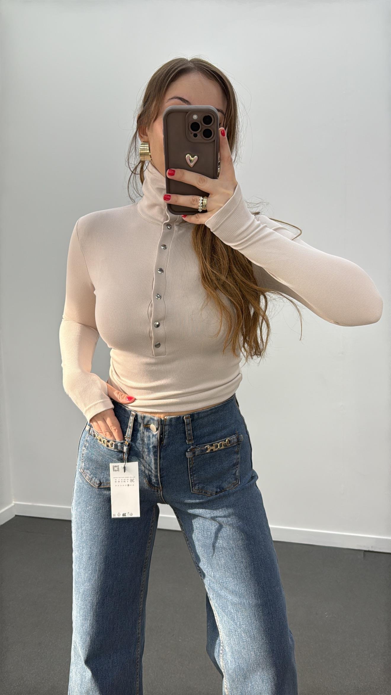 Lara Taş Önü Çıtçıtlı Parmak Geçirmeli Body