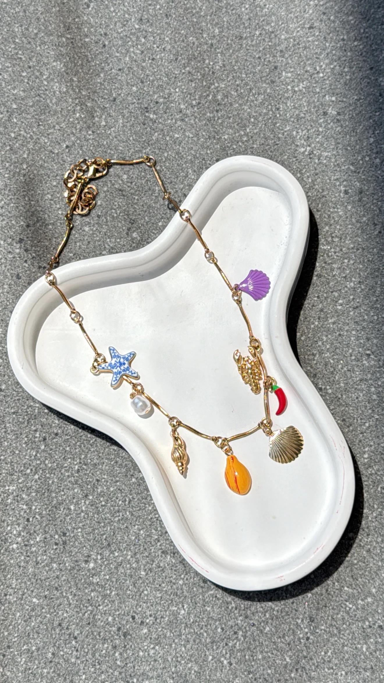 Latoria Renkli Deniz Kabuklu Gold Kolye