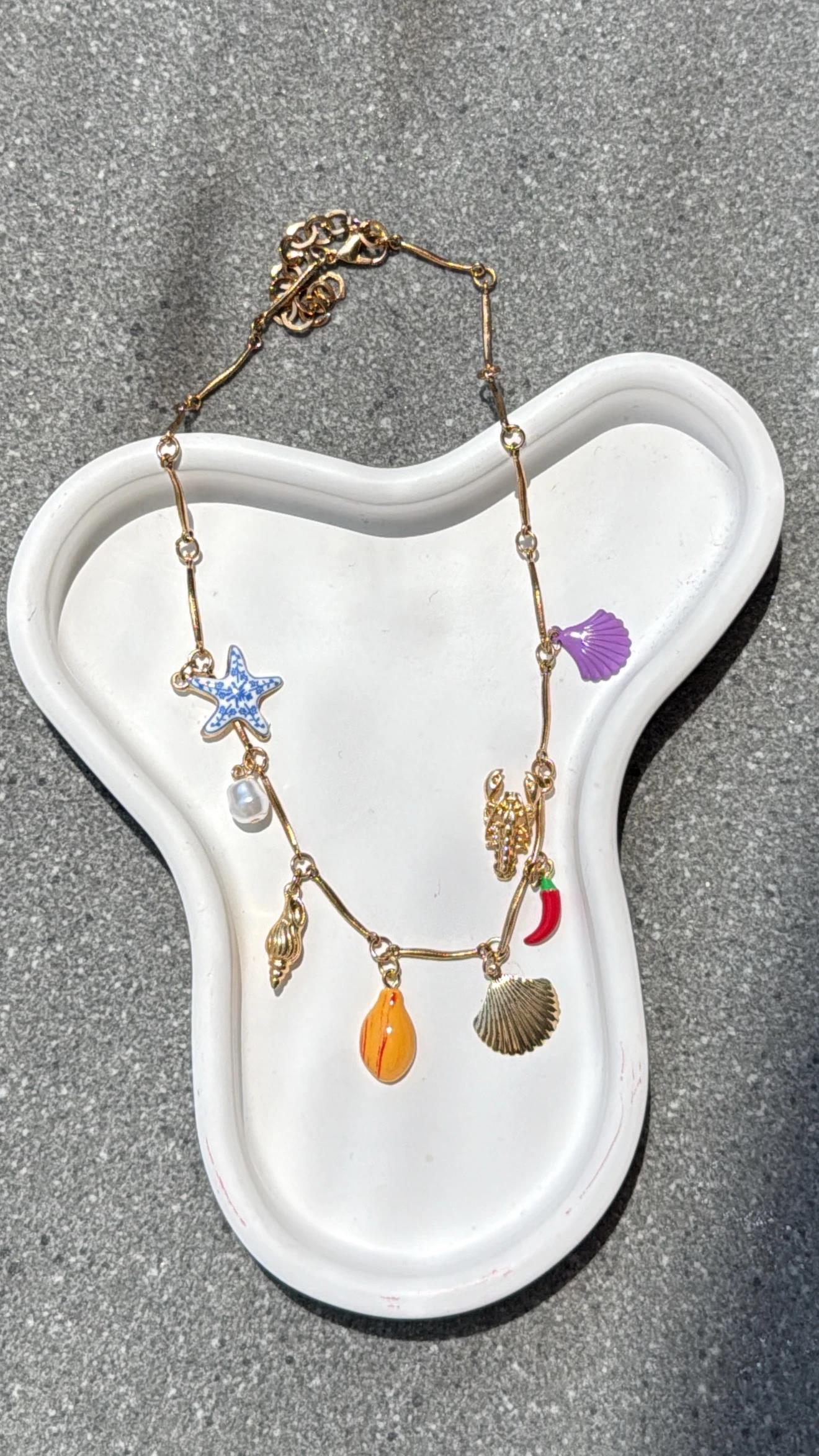 Latoria Renkli Deniz Kabuklu Gold Kolye