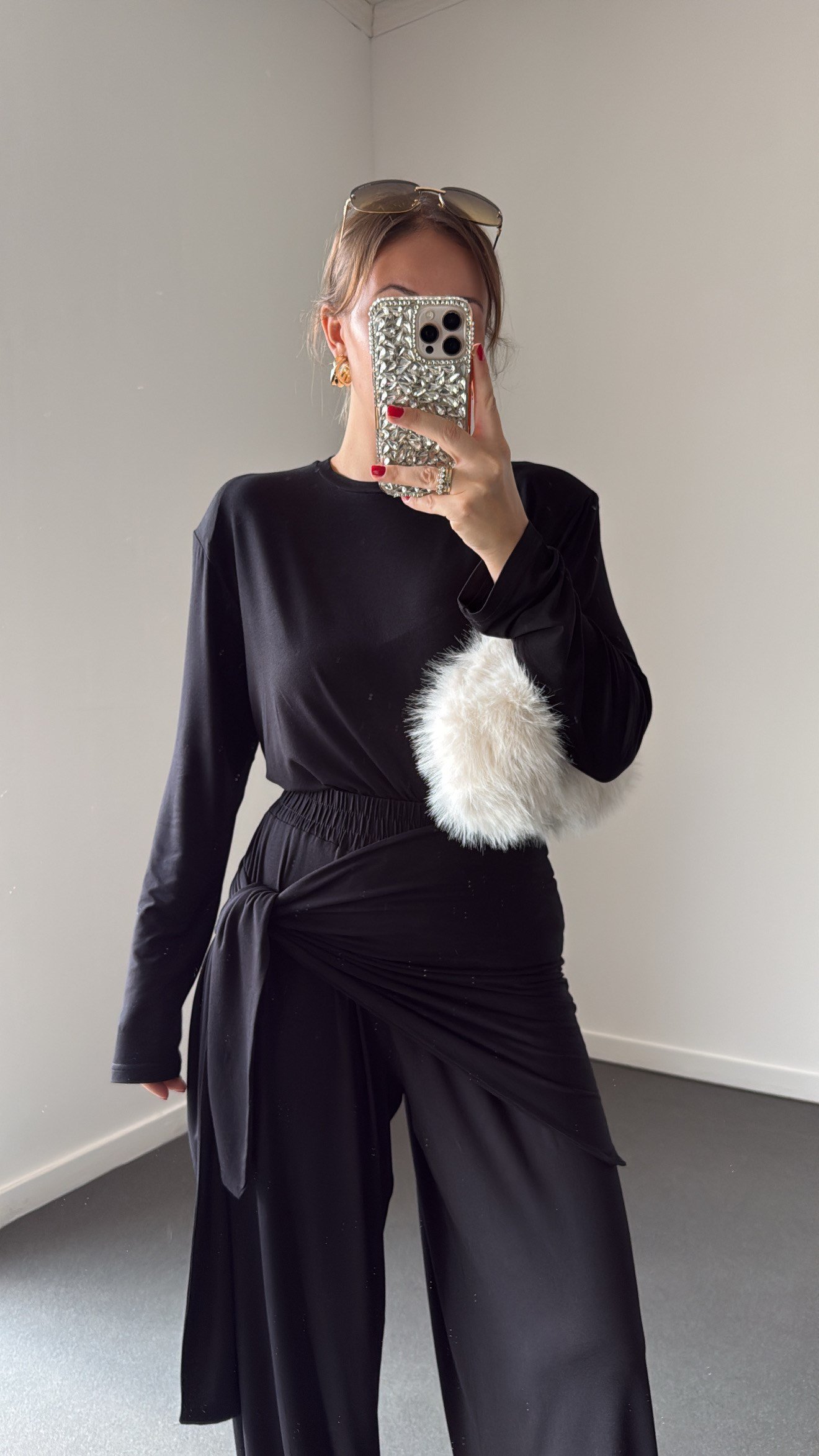 Leontine Siyah Vatkalı Bluz ve Bağlamalı Pantolon Takımı