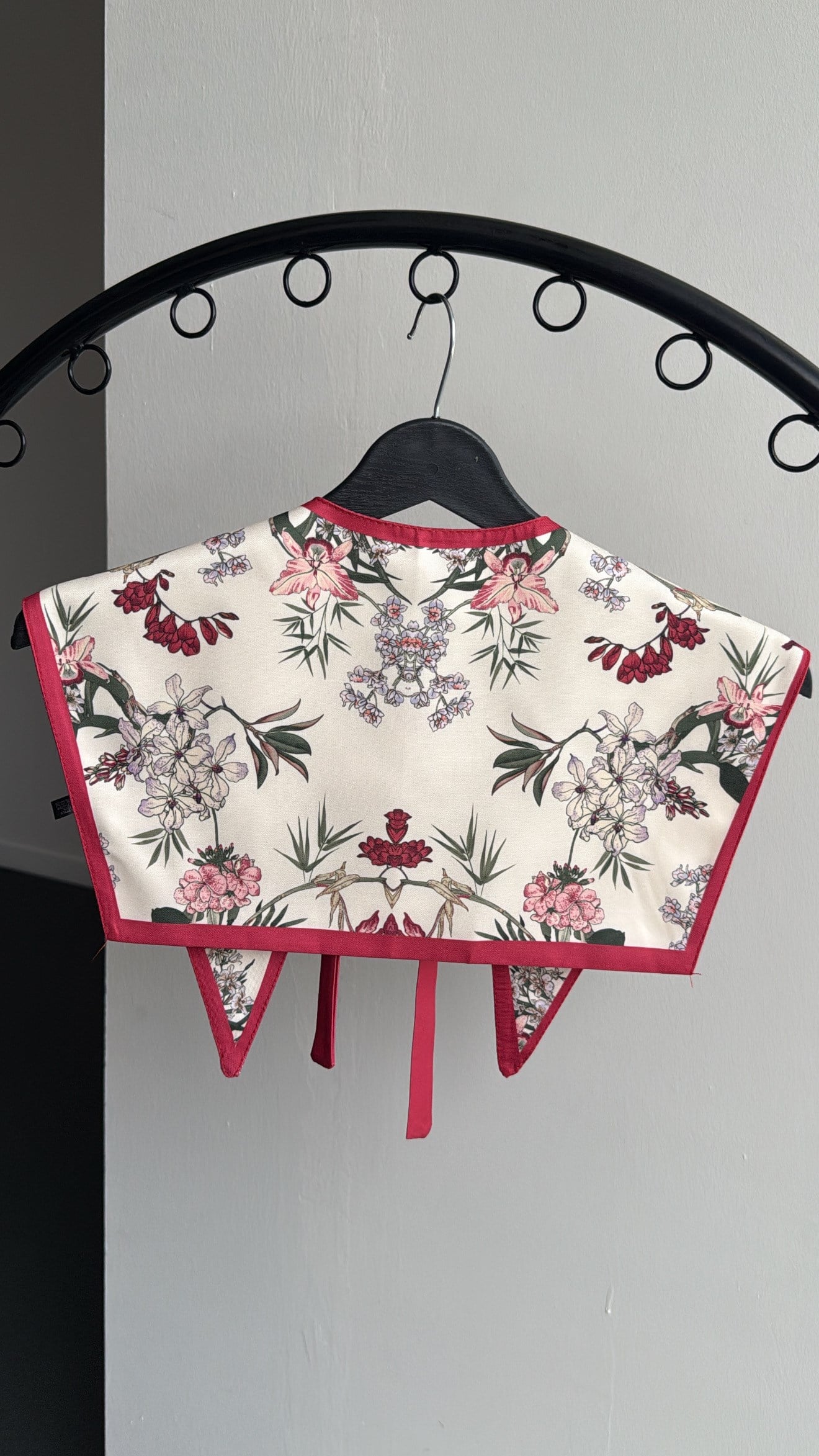 Lilium Pembe Renk Çiçek Desenli Yaka Fular