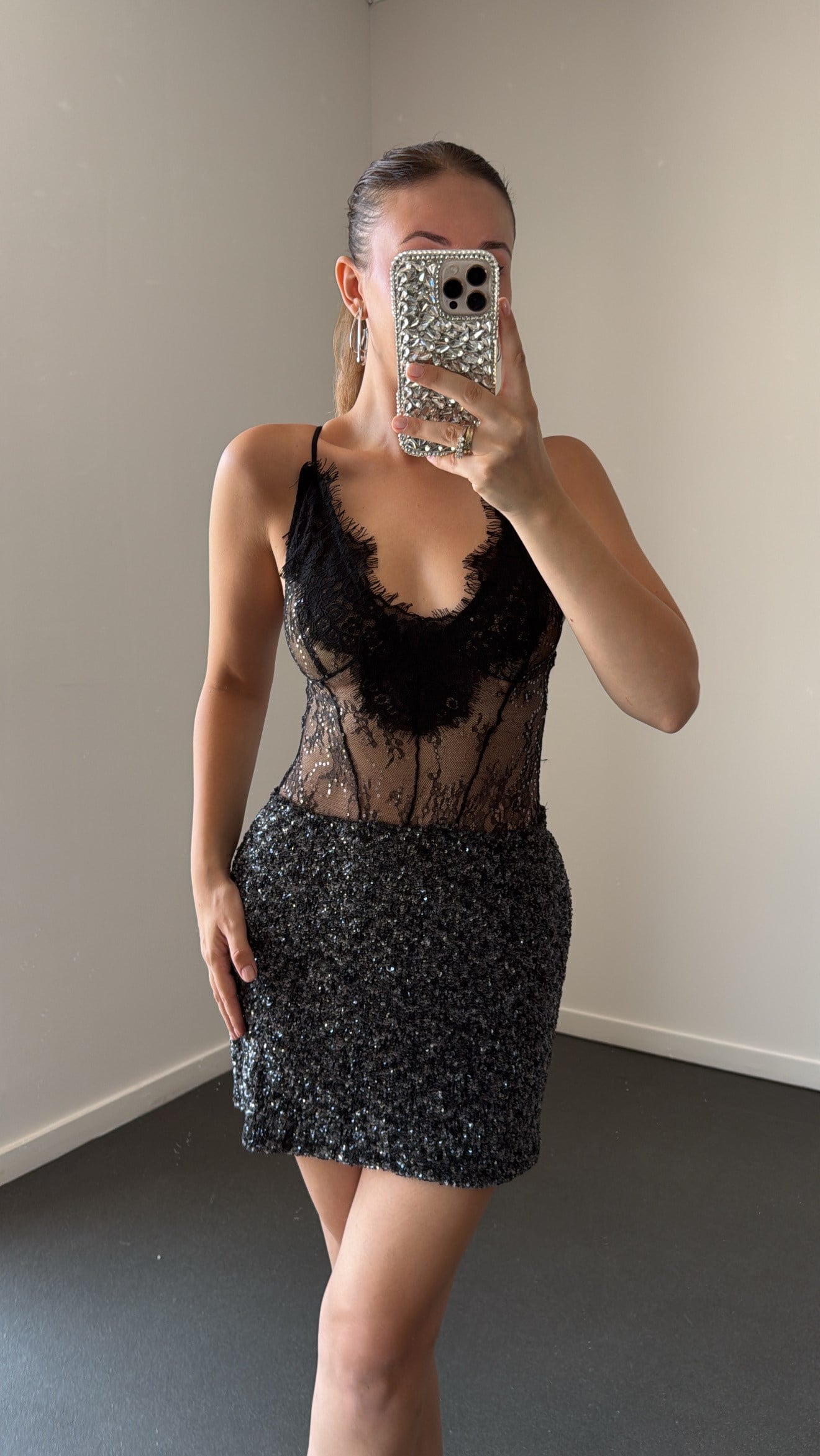 Ludmila Siyah Dantelli Pul Payet İşlemeli Bodysuit