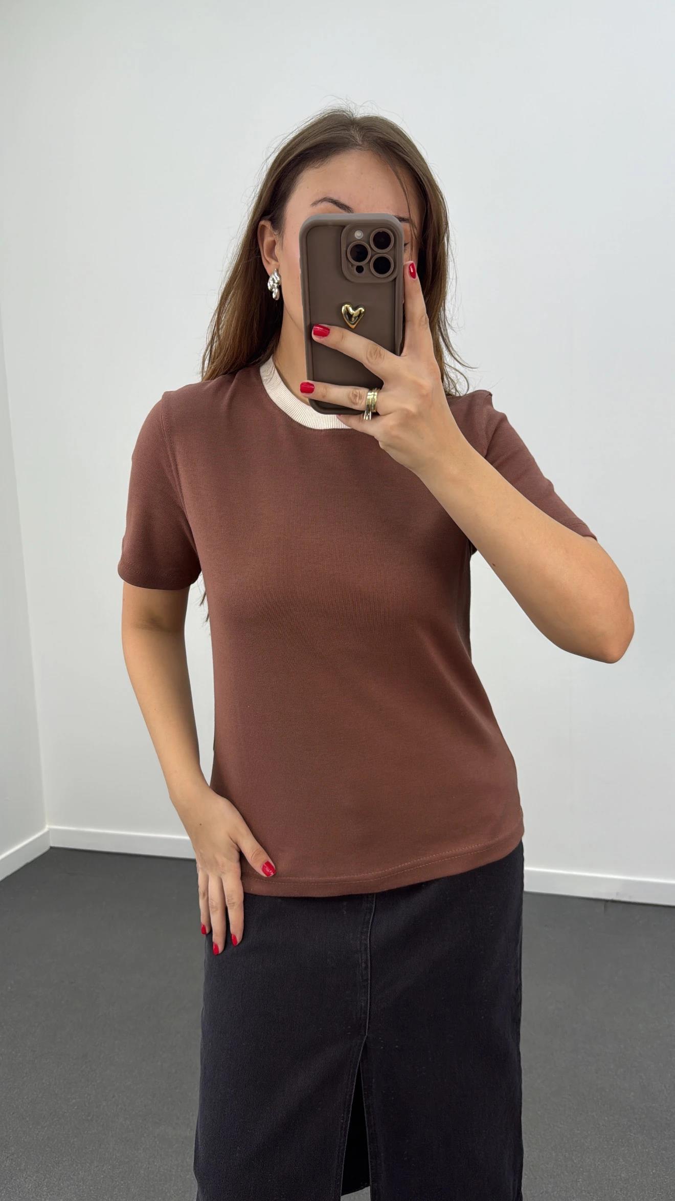 Massi Beyaz Yaka Kahve Tshirt