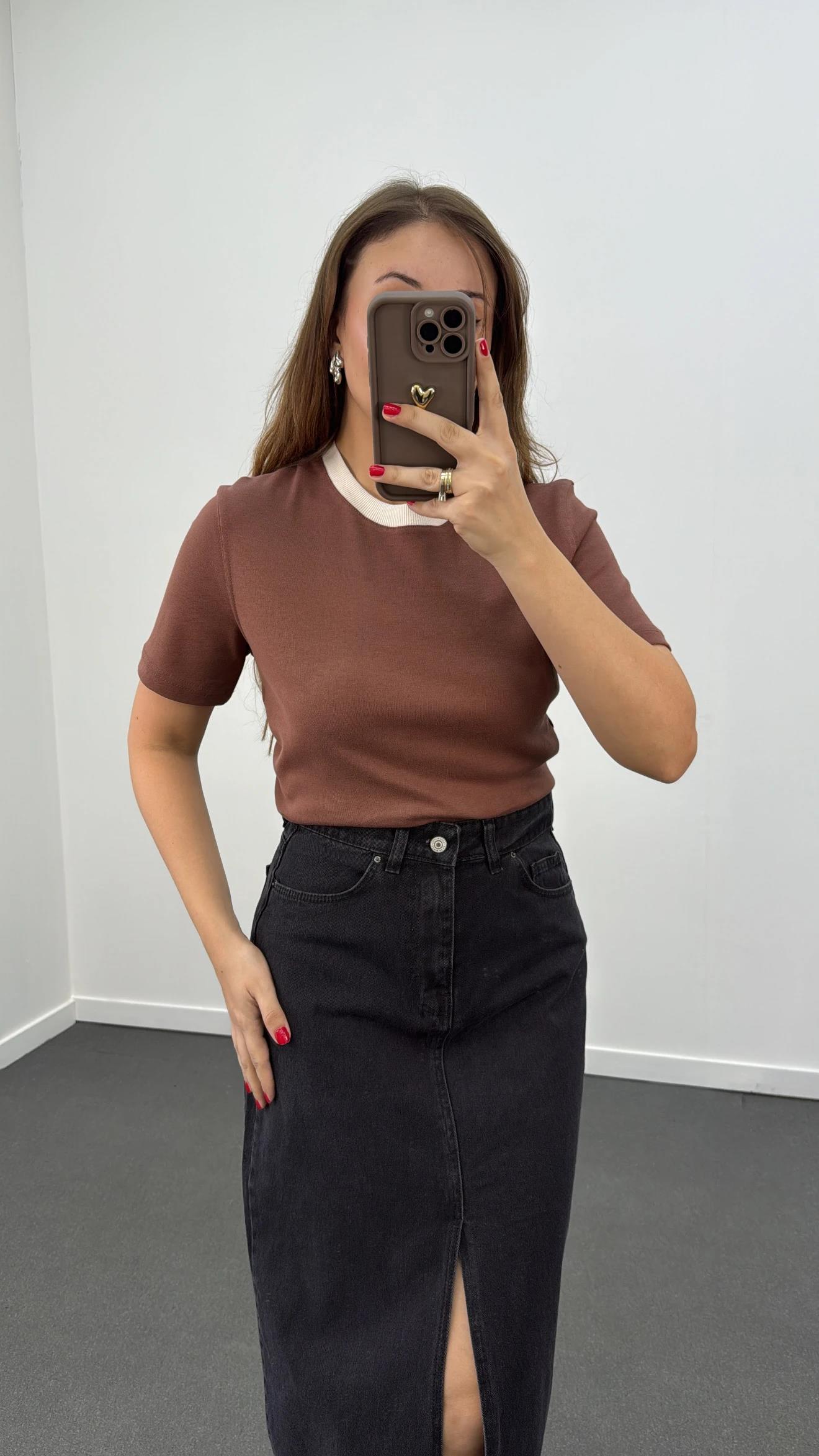 Massi Beyaz Yaka Kahve Tshirt