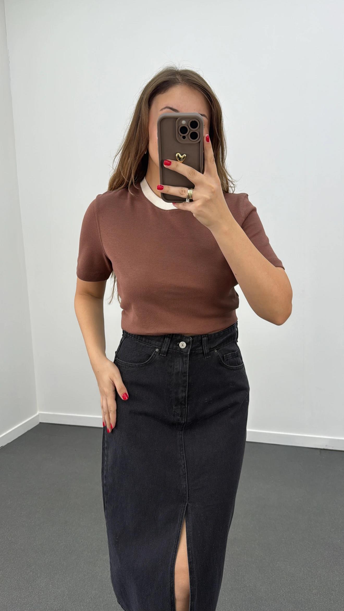 Massi Beyaz Yaka Kahve Tshirt