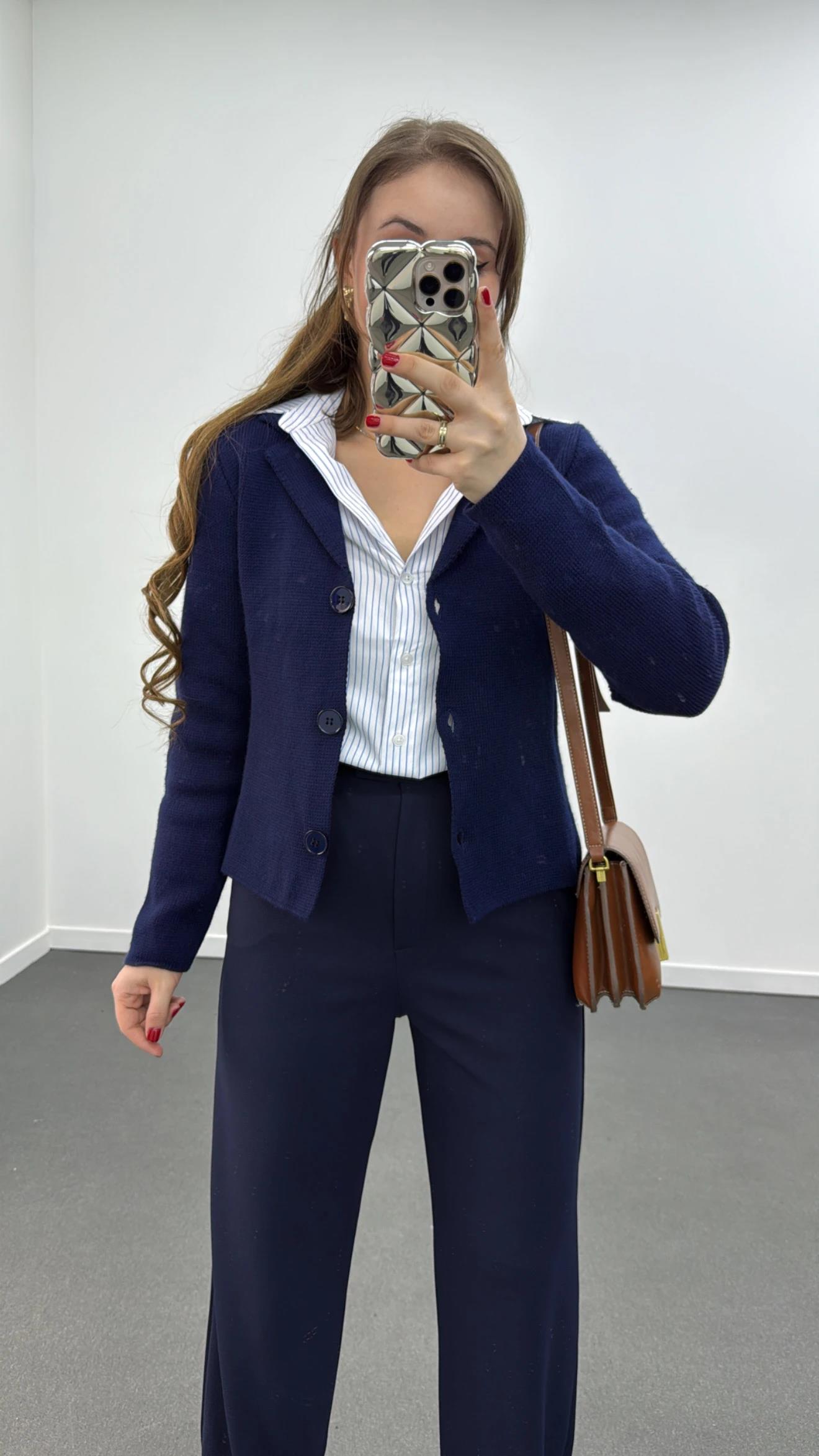 Mathilda Lacivert Hırka