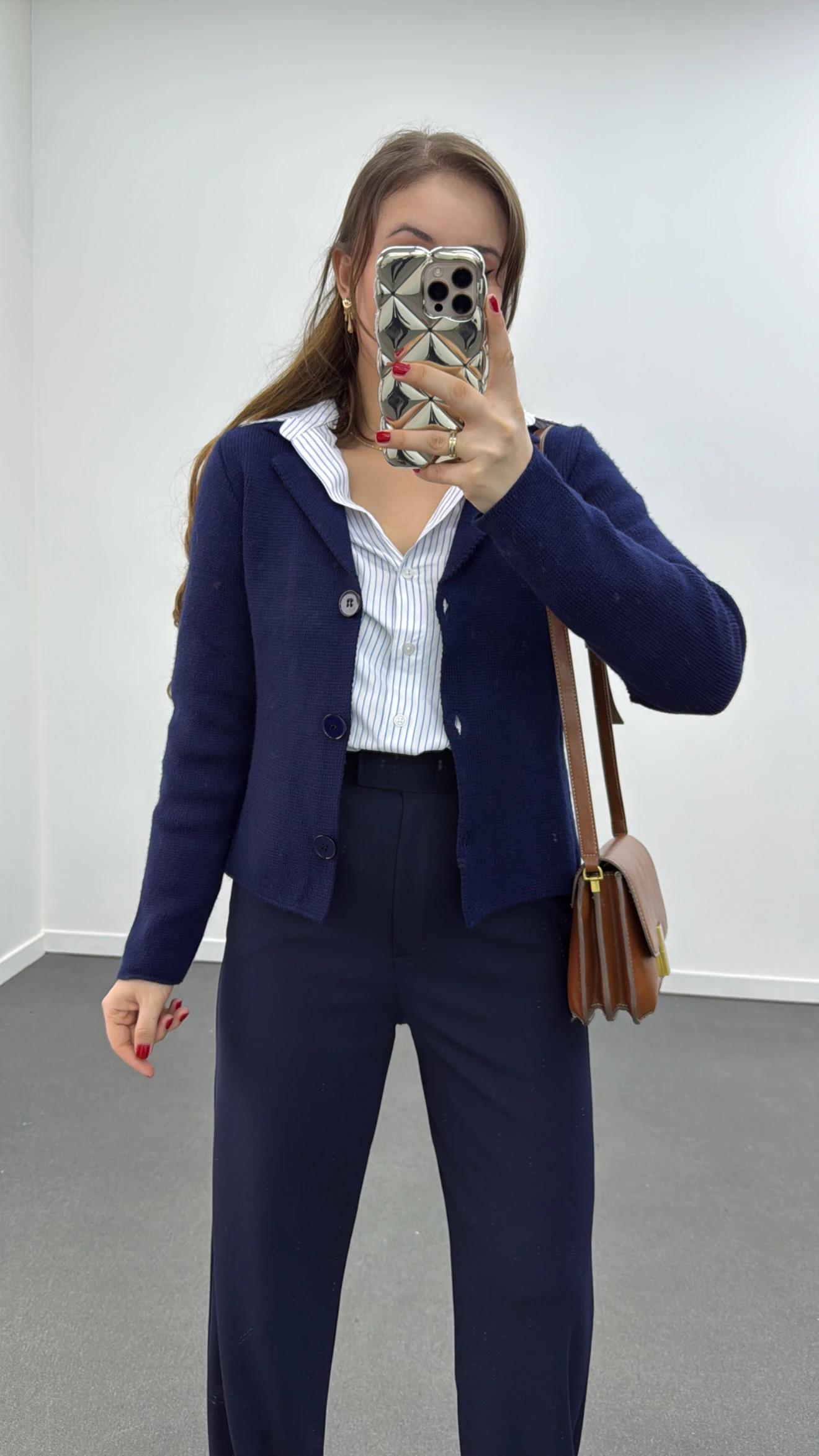 Mathilda Lacivert Hırka