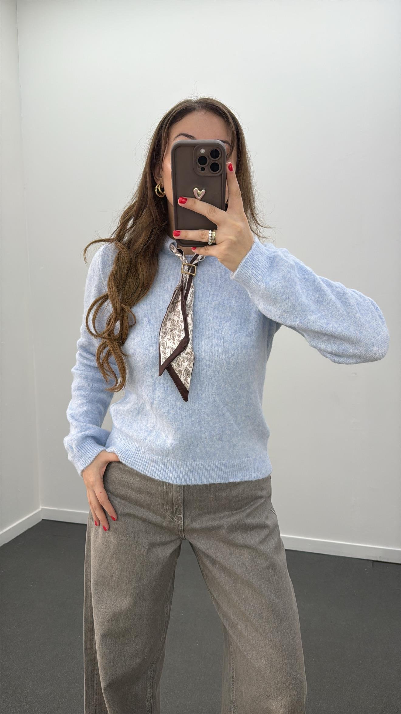 Mehri Mavi Fularlı Broş Aksesuarlı Triko Kazak