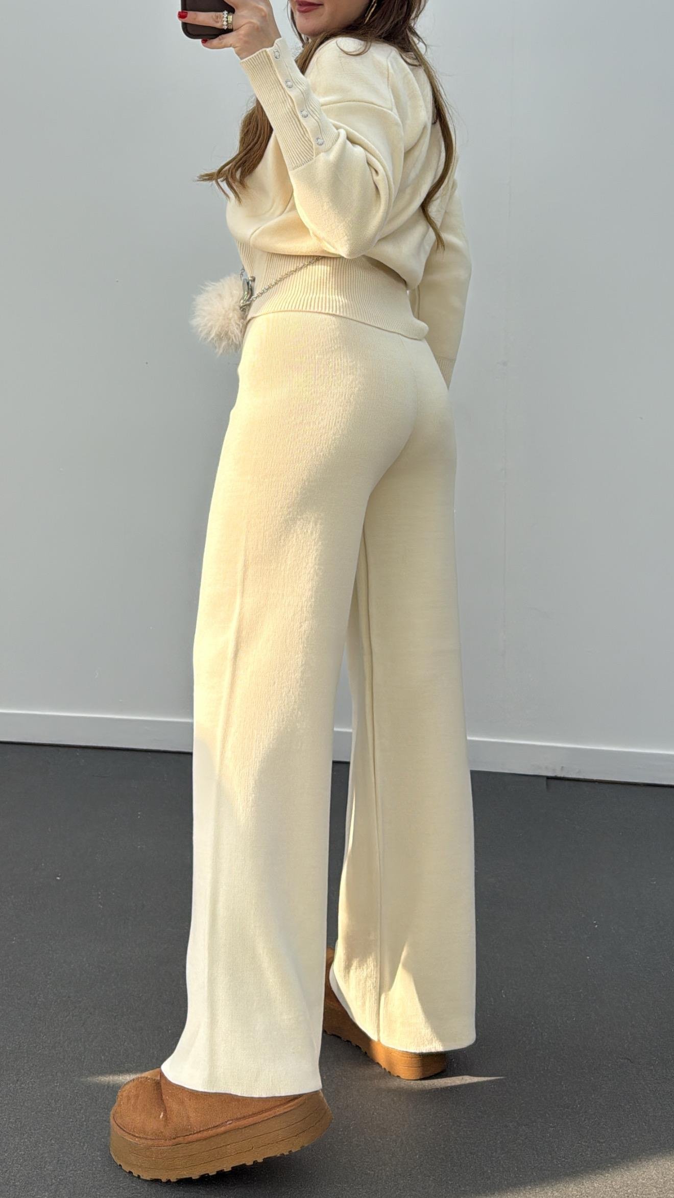 Merlin Krem Çıtçıtlı Hırka Pantolon Takımı