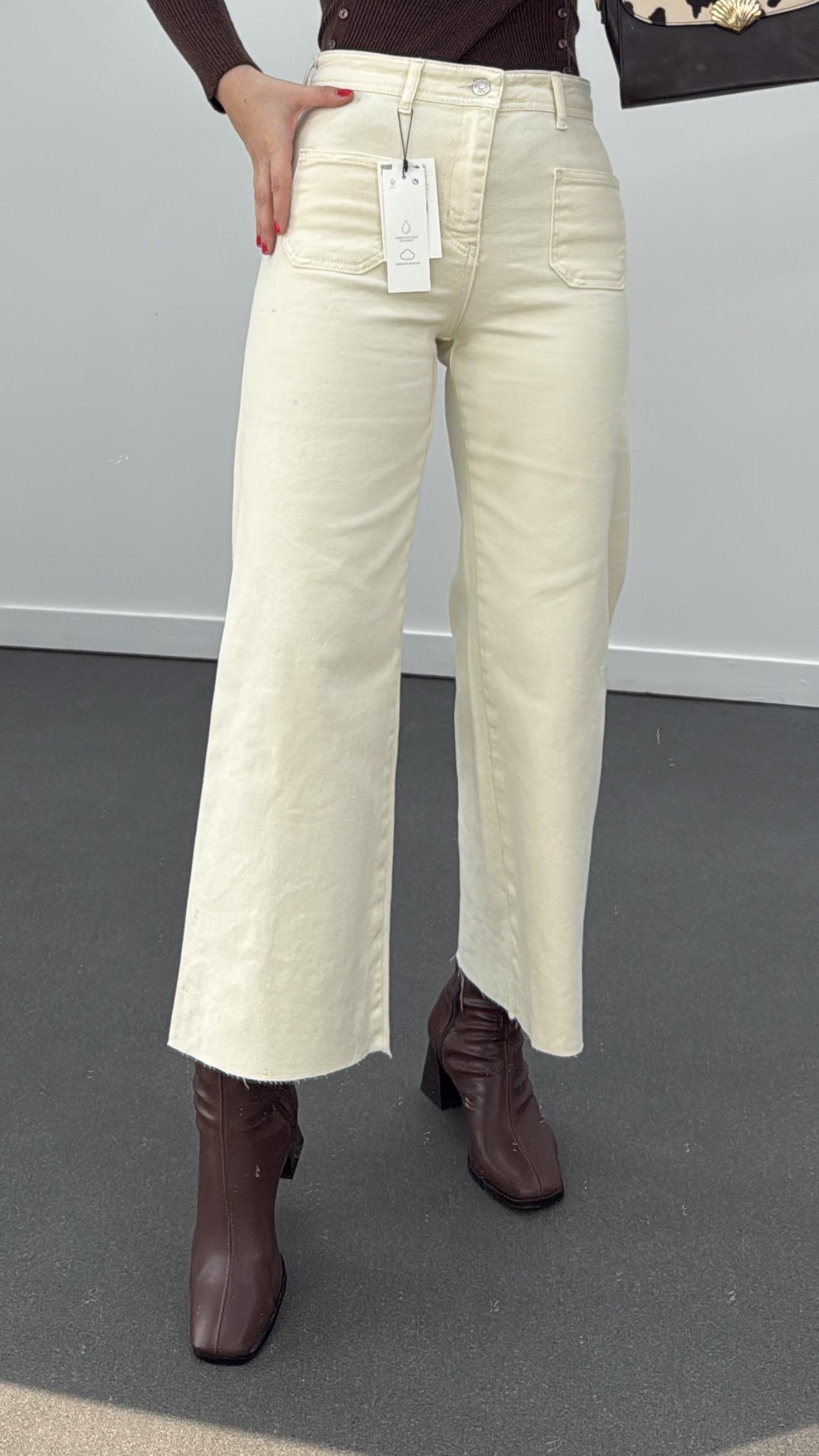 Milano Krem Yıkamalı Cepli Yarım Flare Jeans