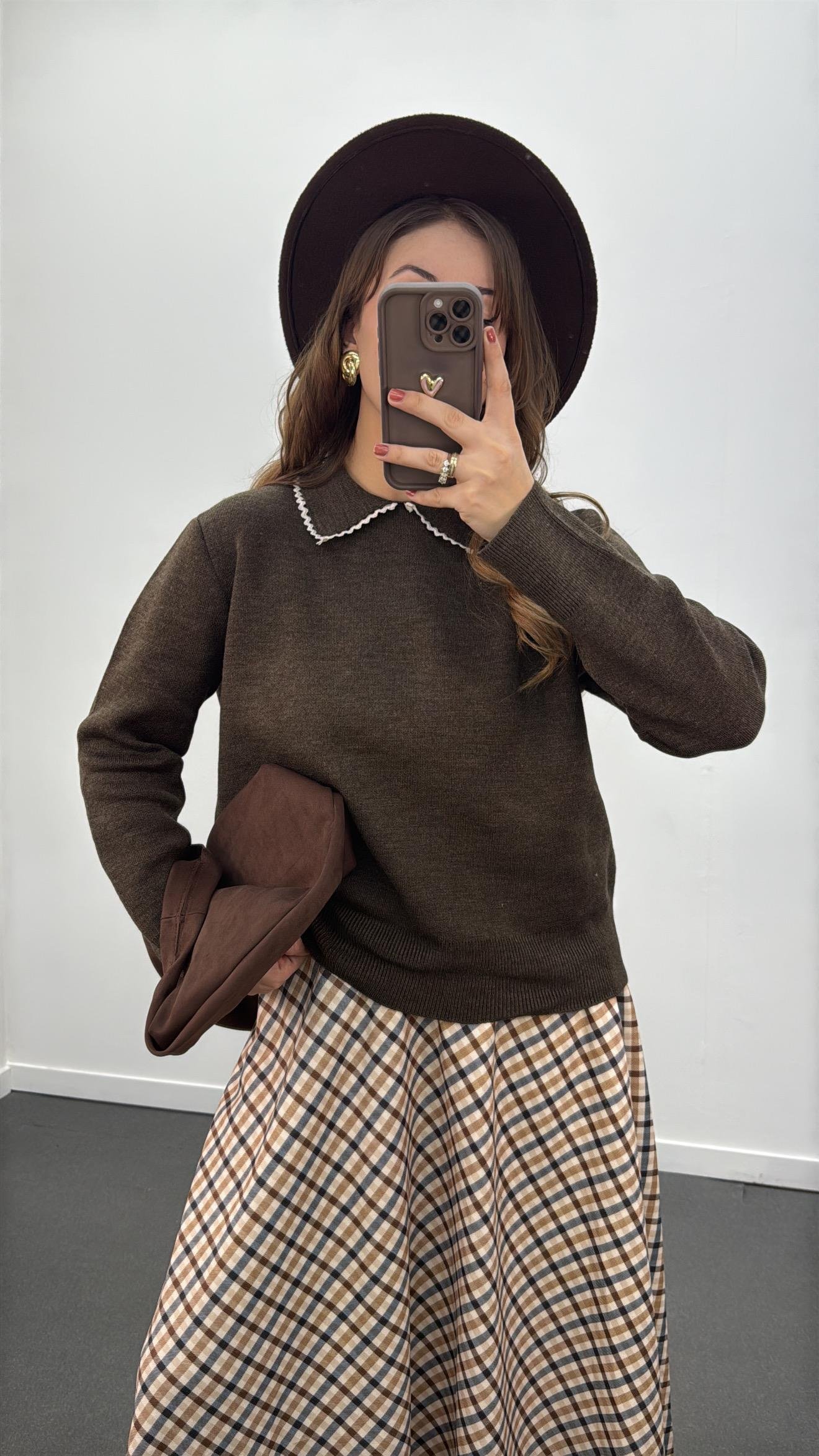 Nept Acı Kahve Bebe Yaka Nakışlı Triko