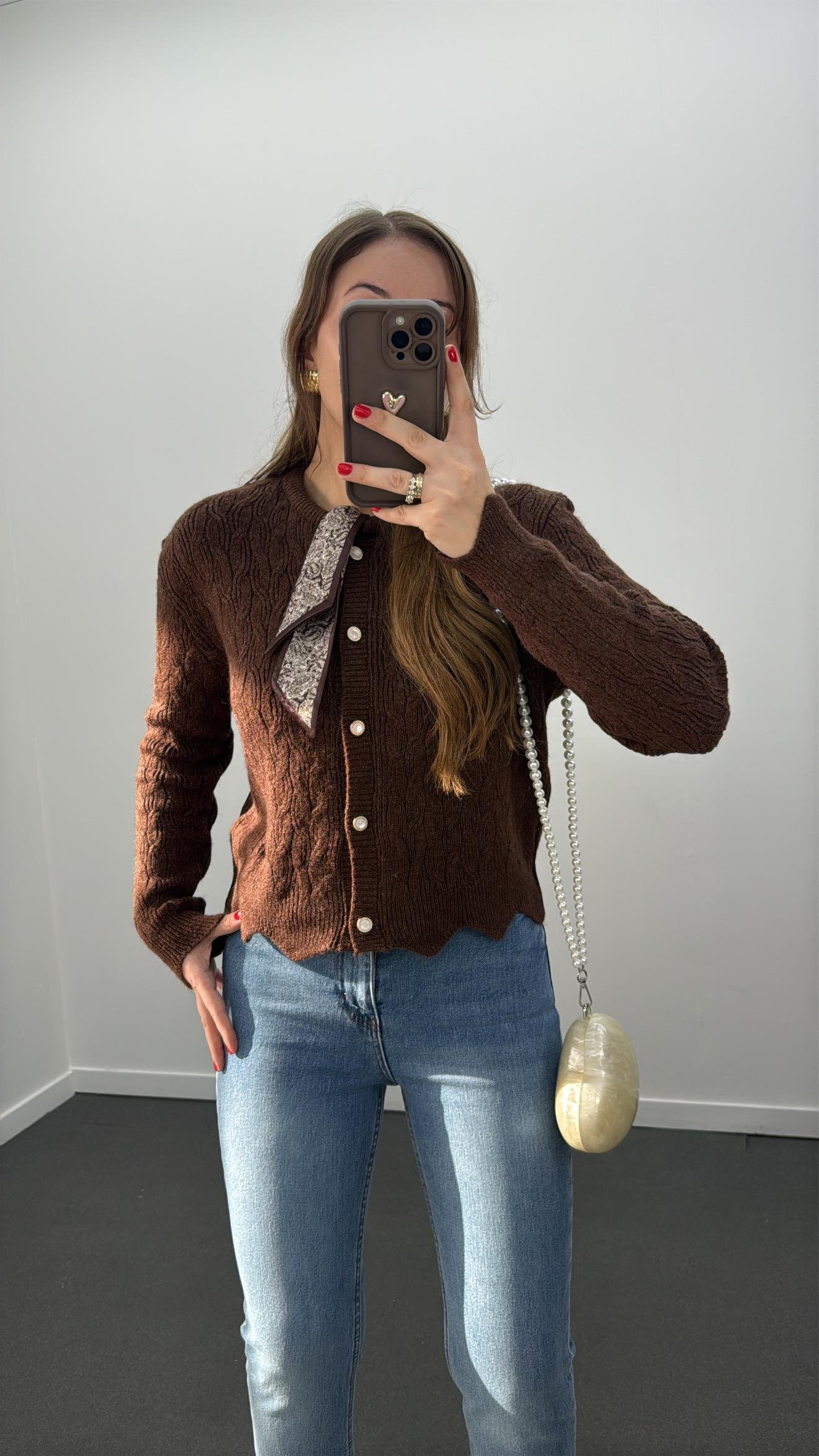 Nerva Kahverengi Fular Detaylı Düğmeli Hırka