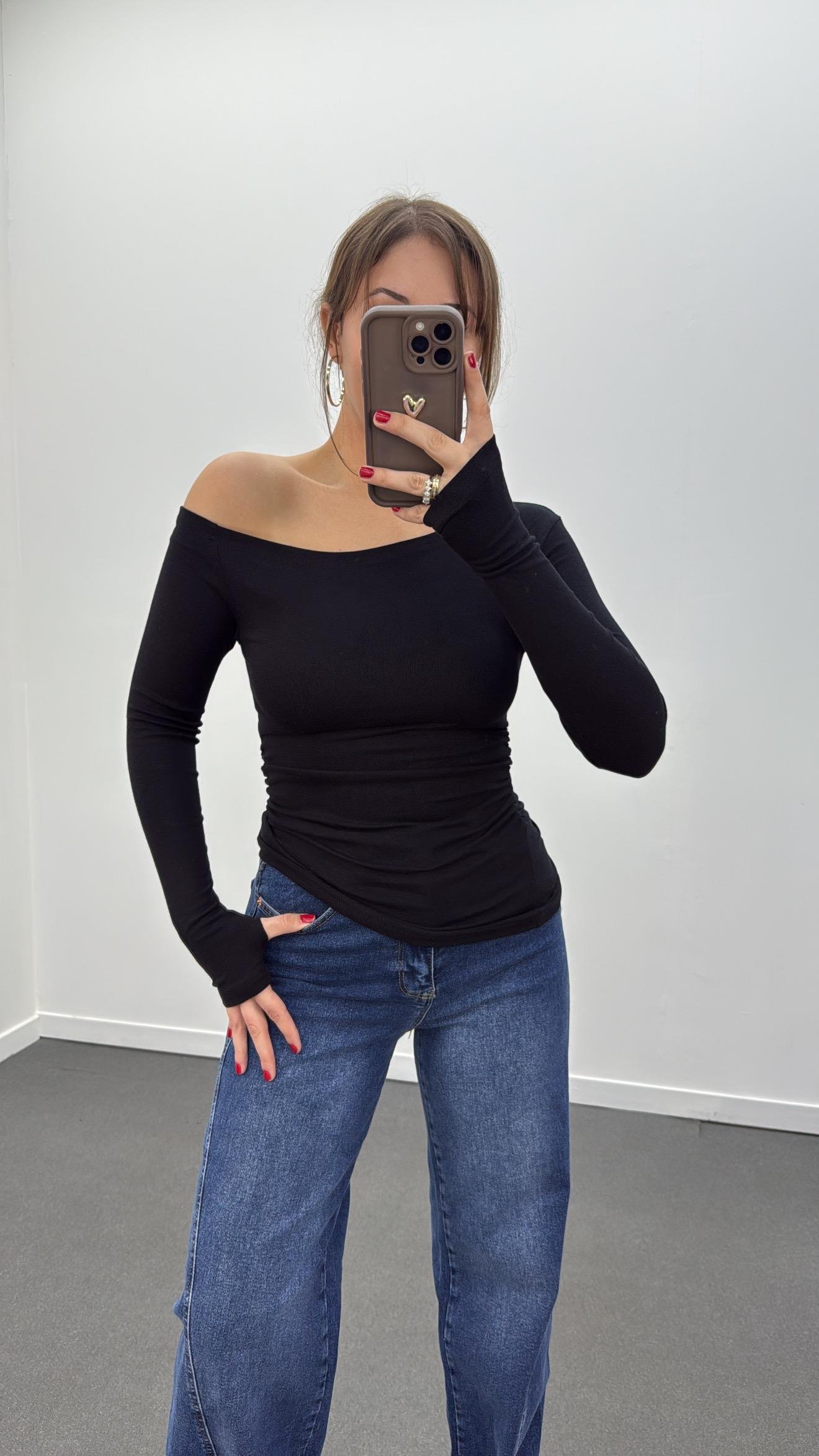 Noa Siyah Düşük Omuz Drapeli Soft Touch Body