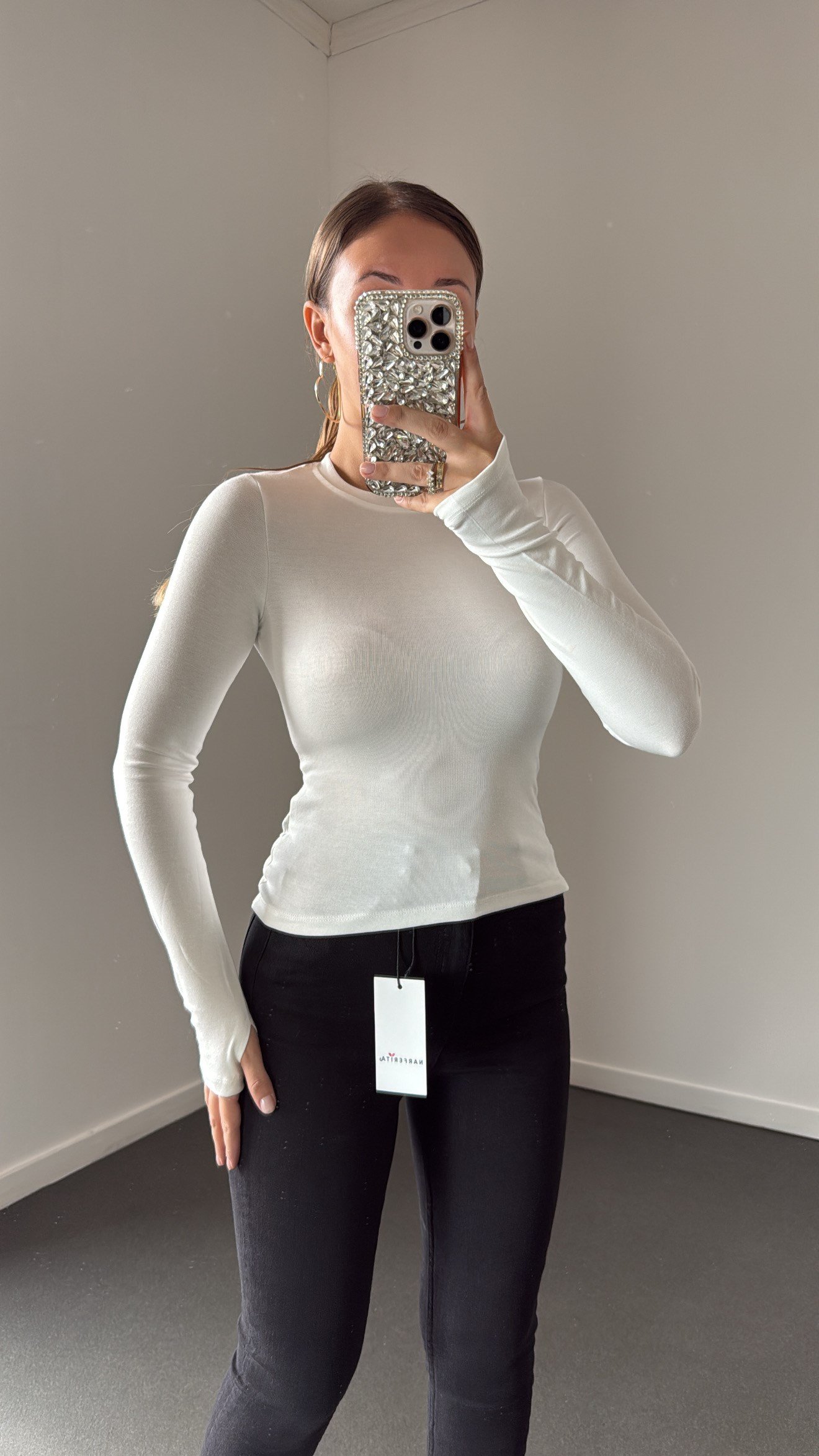 Nr Beyaz Parmak Geçirmeli Modal Body