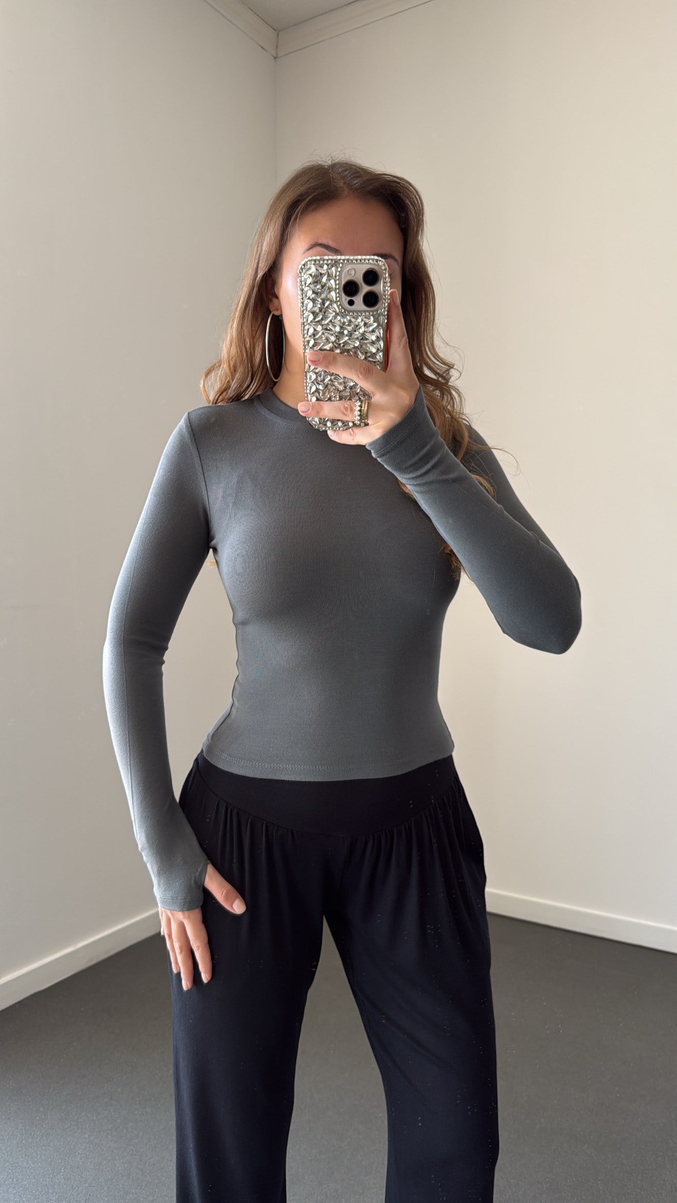 Nr Gri Parmak Geçirmeli Modal Body