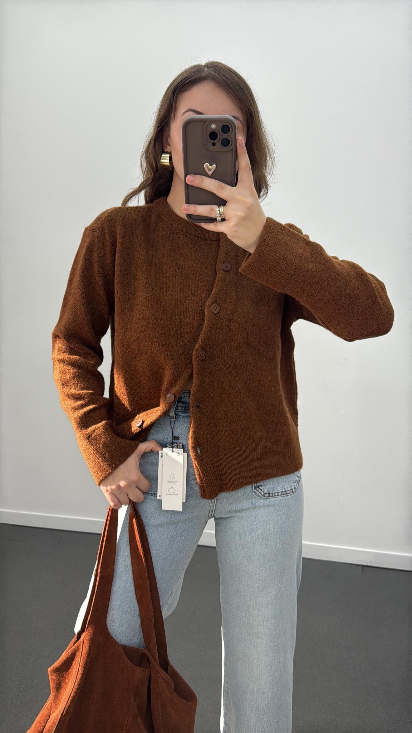 Pamera Asimetrik Düğmeli Taba Triko