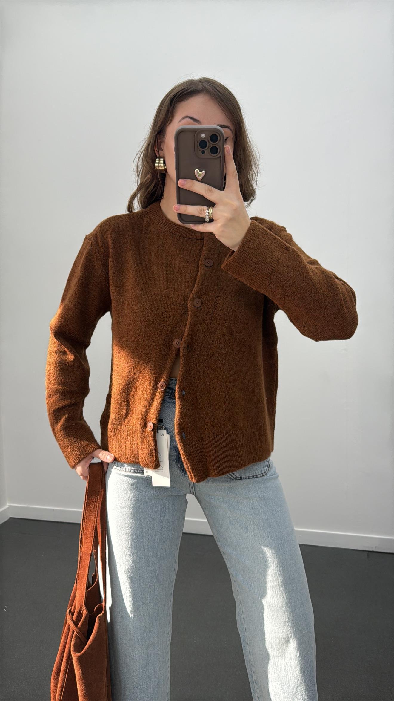 Pamera Asimetrik Düğmeli Taba Triko