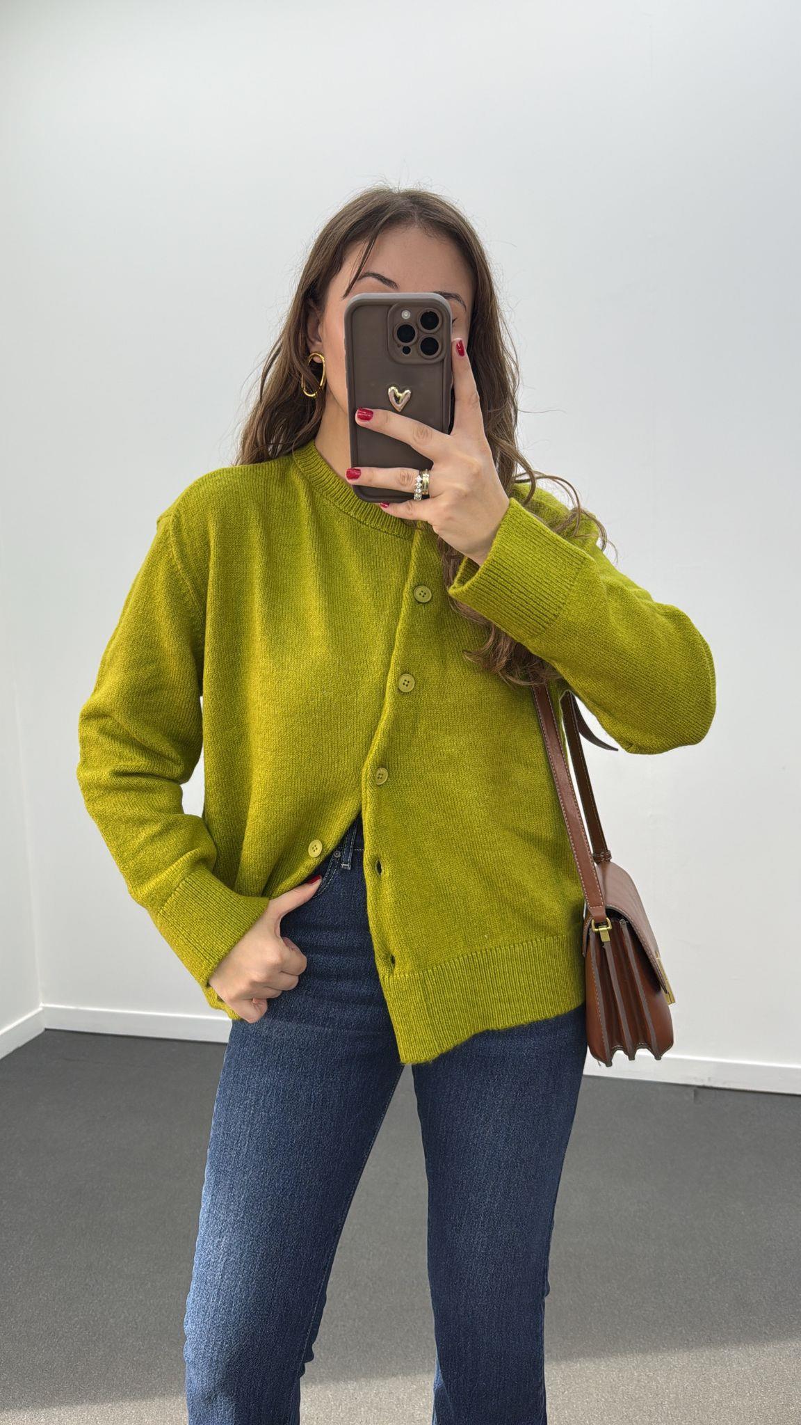 Pamera Asimetrik Düğmeli Yağ Yeşili Triko