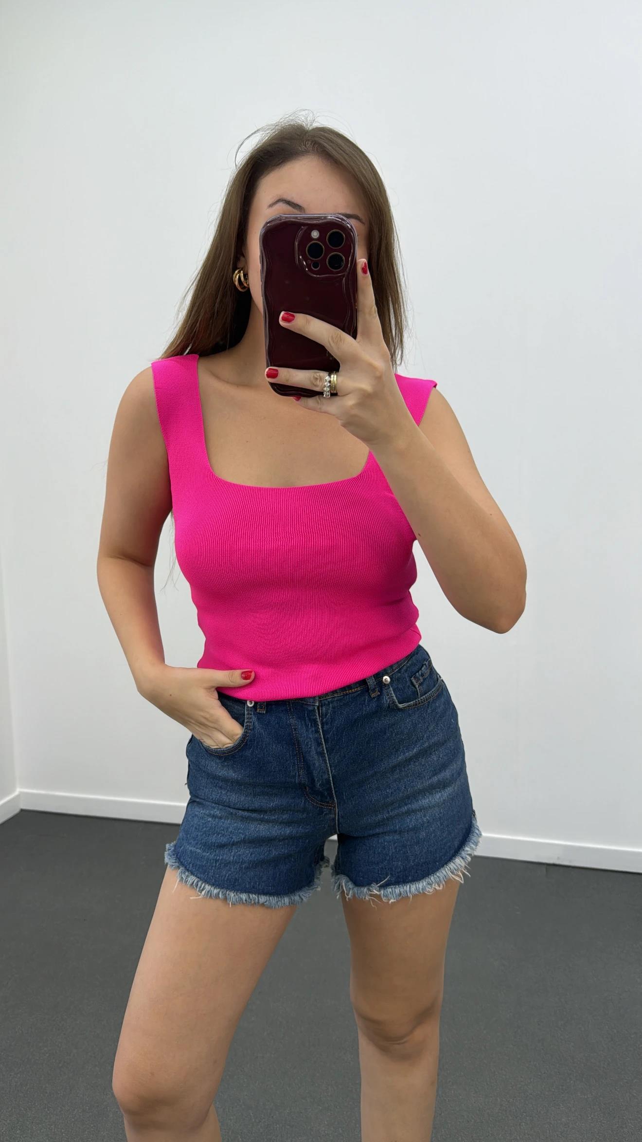 Pembe Kare Yaka Atlet