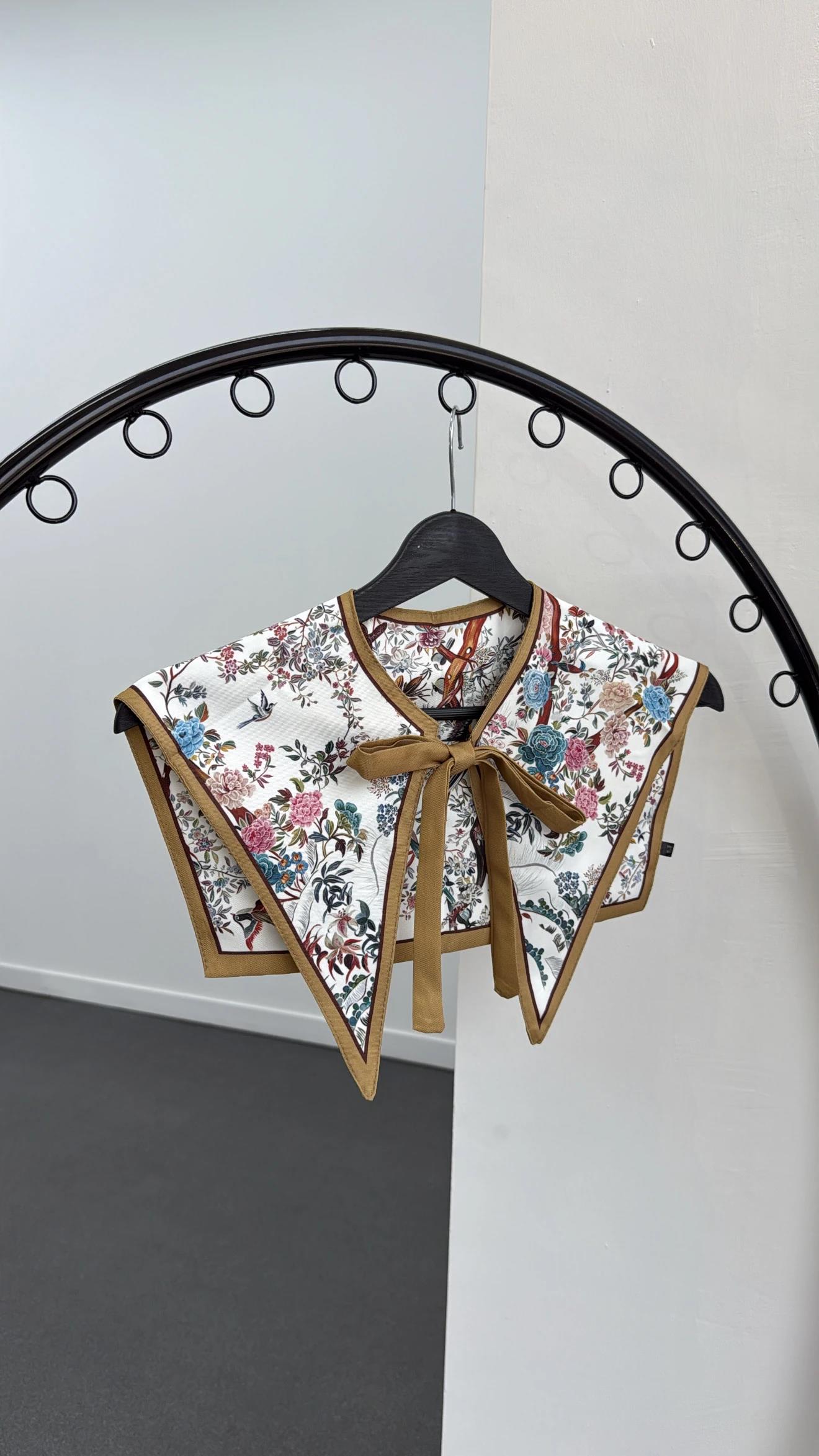 Pivoine Desenli Yaka Fular