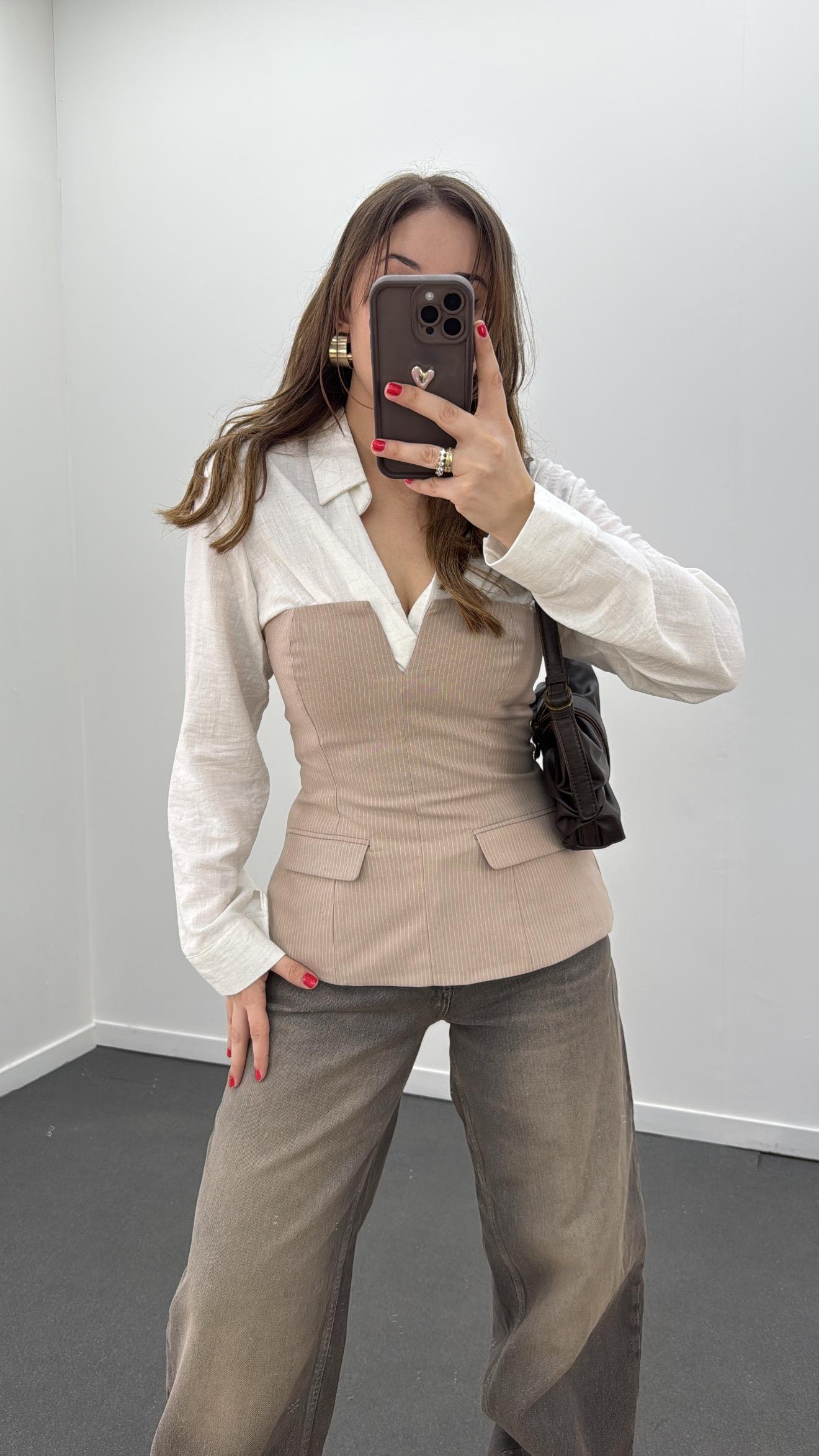 Rodney Bej V Yaka Dar Büstiyer