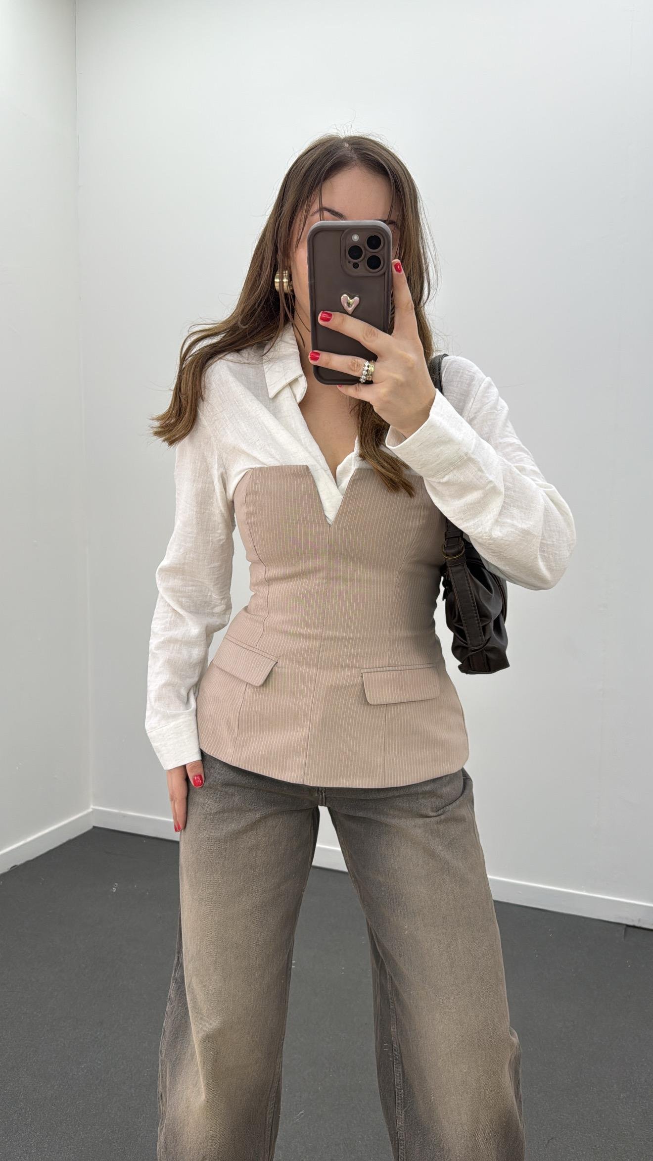 Rodney Bej V Yaka Dar Büstiyer