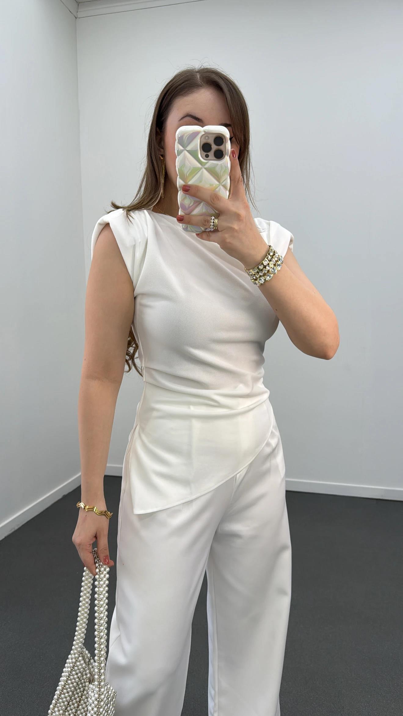 Ronin Beyaz Asimetrik Vatkalı Bluz