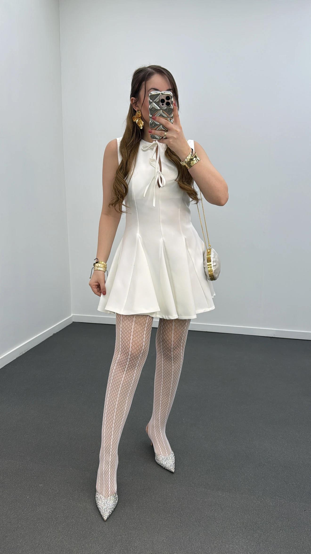 Sabrina Beyaz Volanlı Fiyonk Yaka Elbise