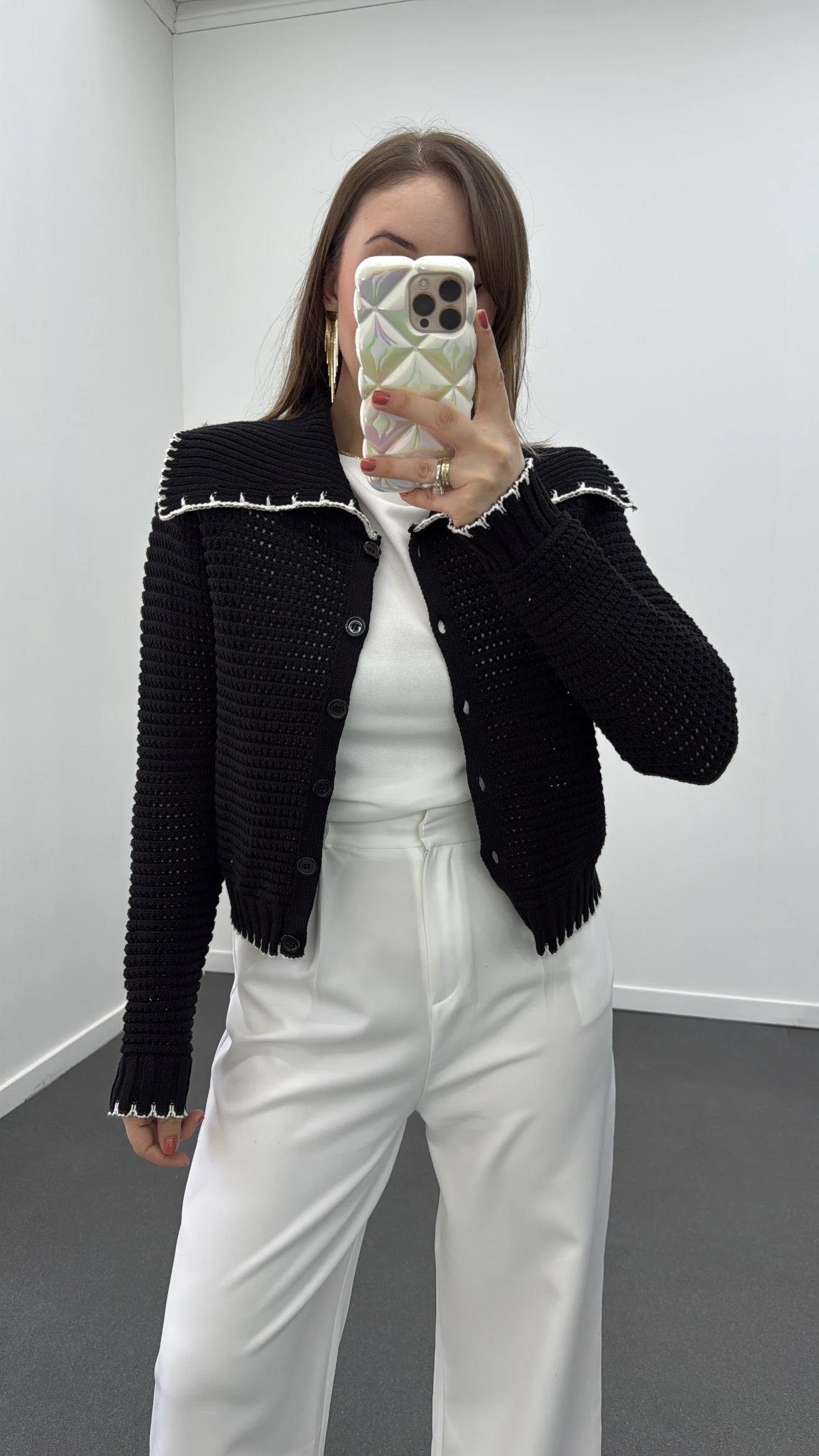 Sadra Siyah Beyaz Kontrast Dikişli Bebe Yaka Hırka