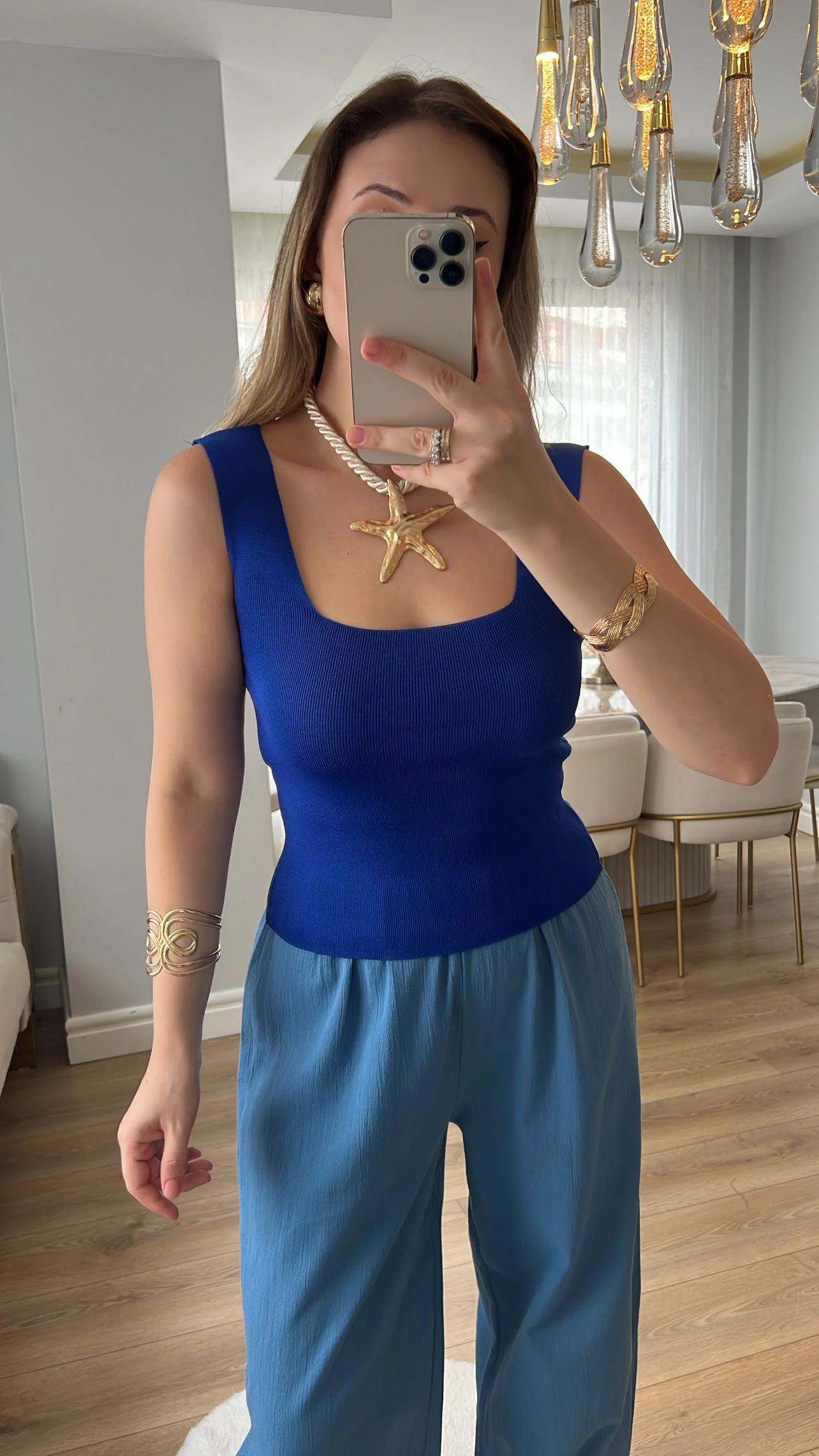 Saks Mavi Kare Yaka Atlet