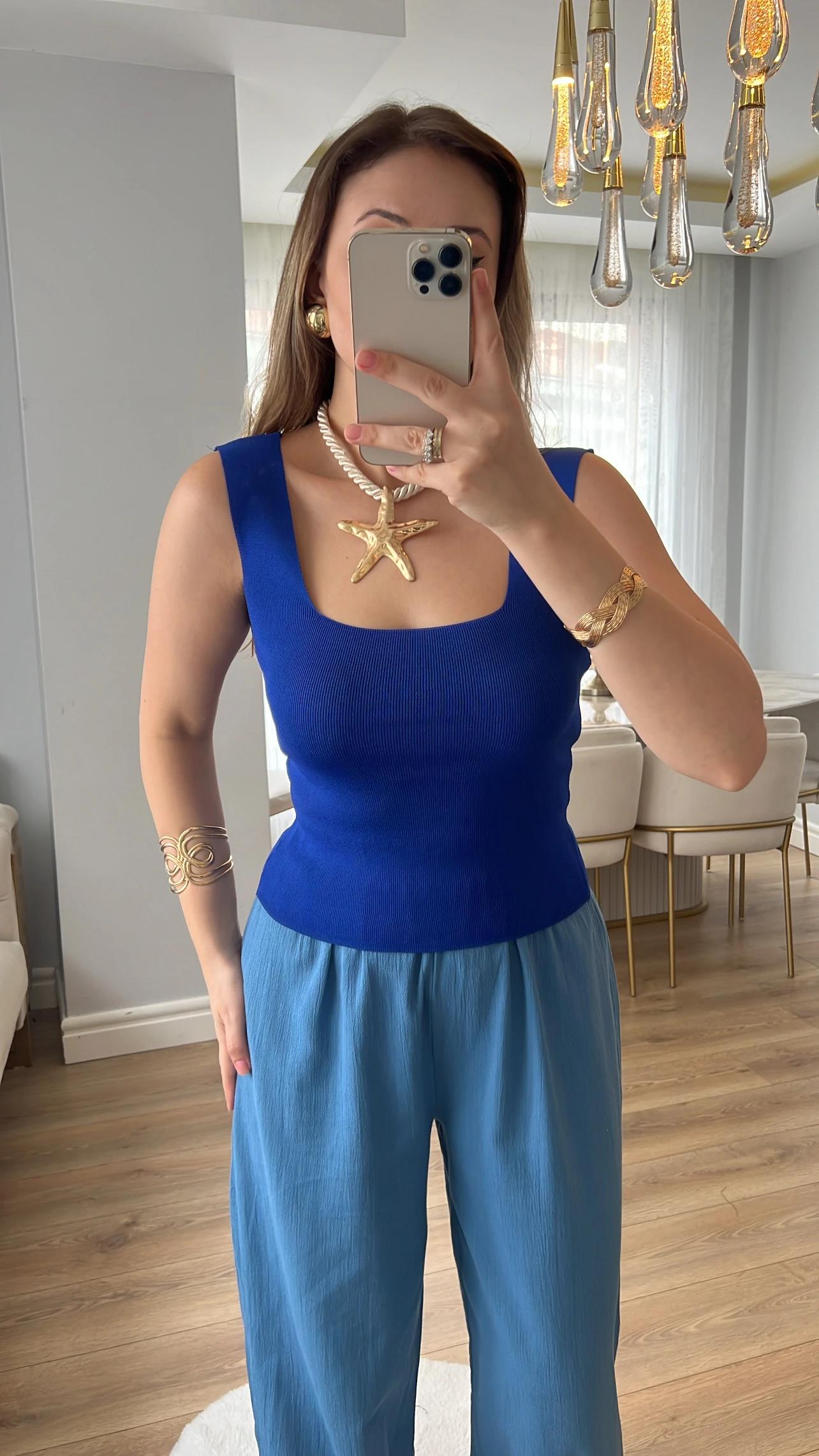 Saks Mavi Kare Yaka Atlet