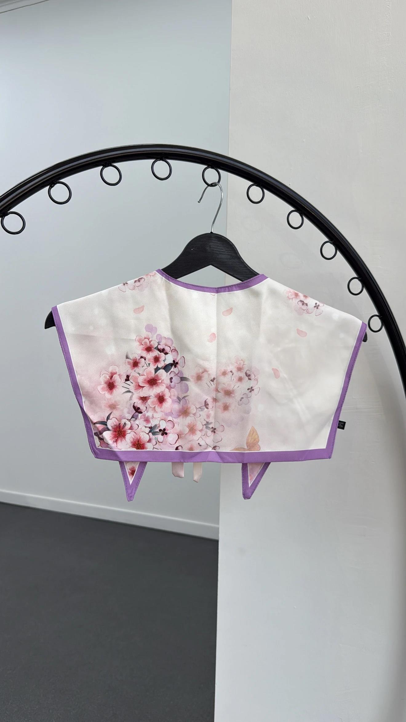 Sakura Pembe Çiçek Desenli Yaka Fular