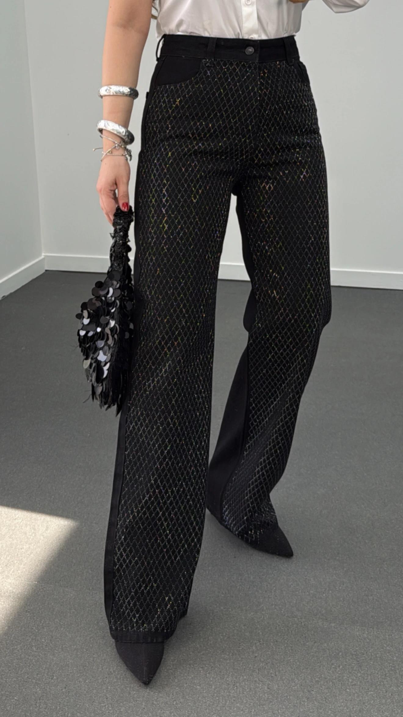 Shine Siyah Renk Baklava Taş Aksesuarlı Jeans