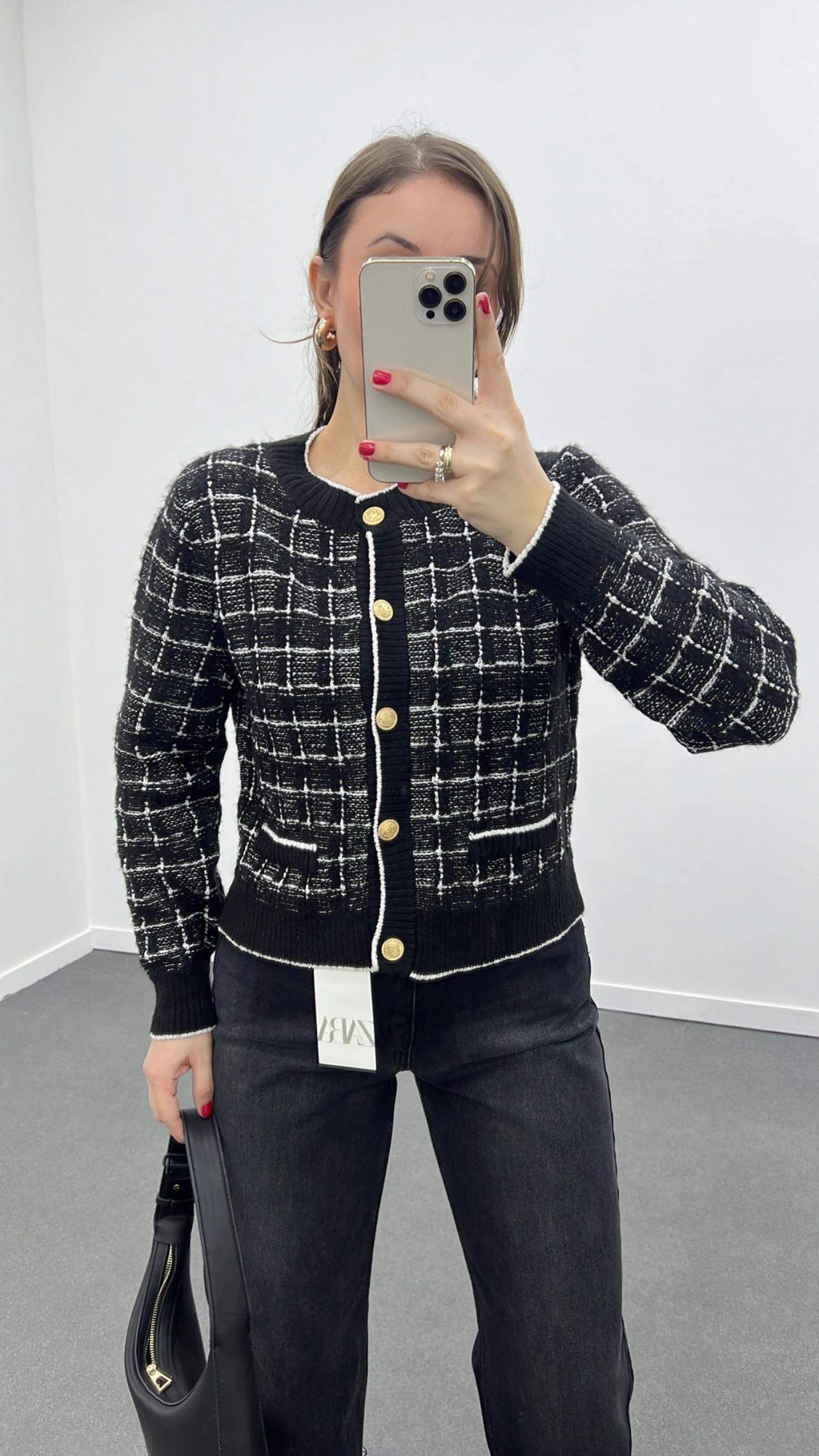 Siyah Beyaz Gold Düğmeli Hırka